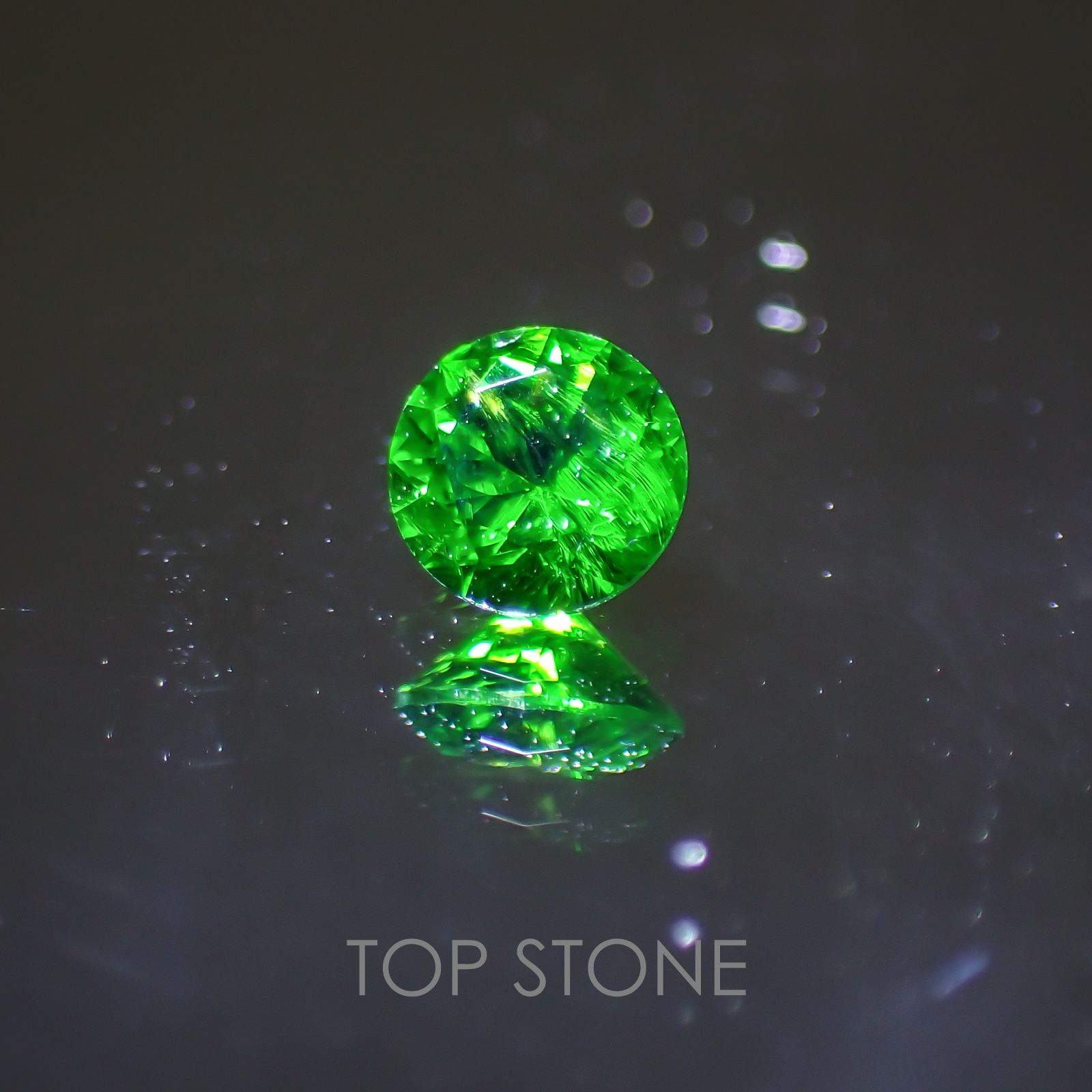 デマントイドガーネット(宝石名デマントイド・ガーネット)  ロシア産 0.170ct ソ付(彩珠)[210410513]3.3×3.3mm前後