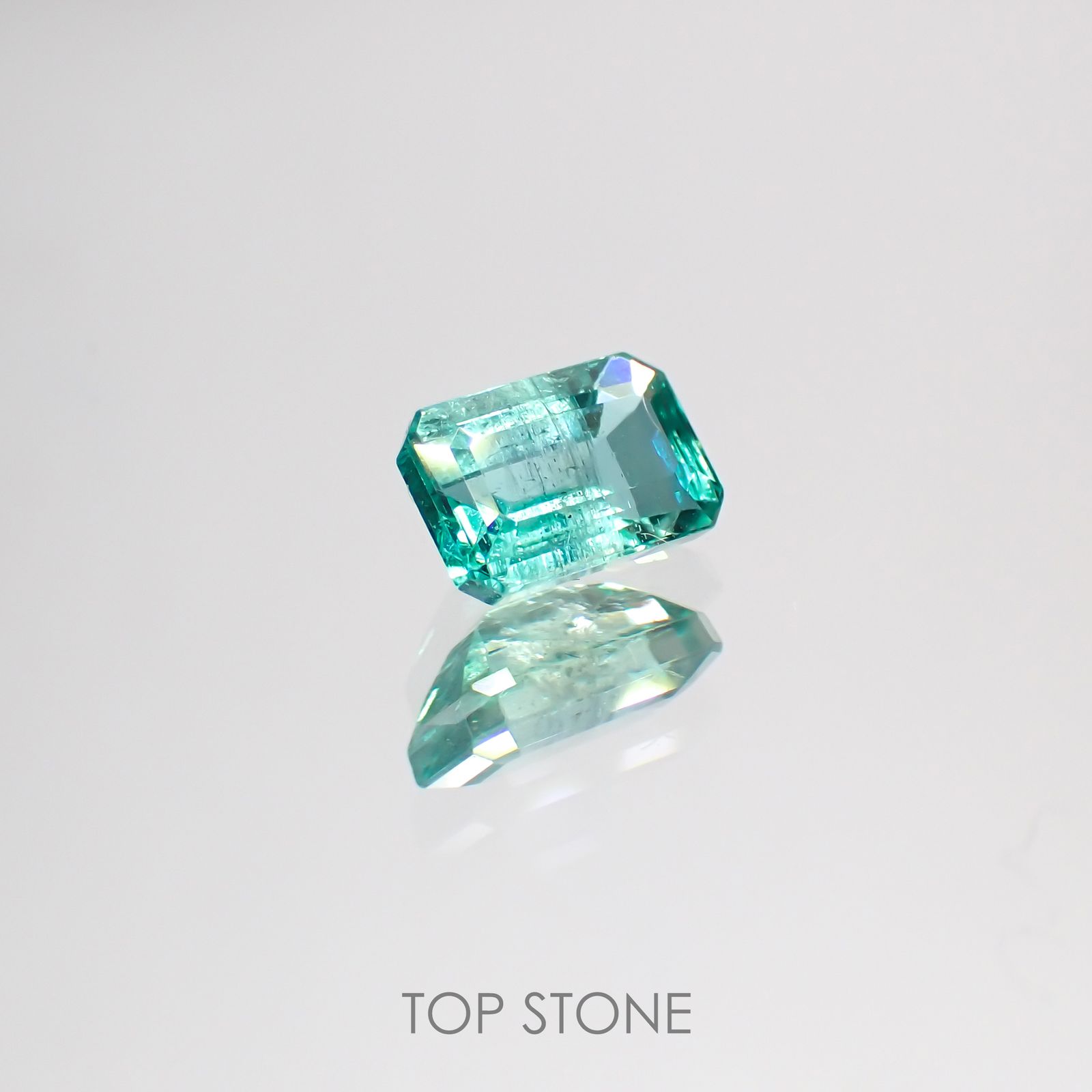 エメラルド(宝石名エメラルド) ザンビア産 0.57ct 識別済[211013002]6×3.9mm前後