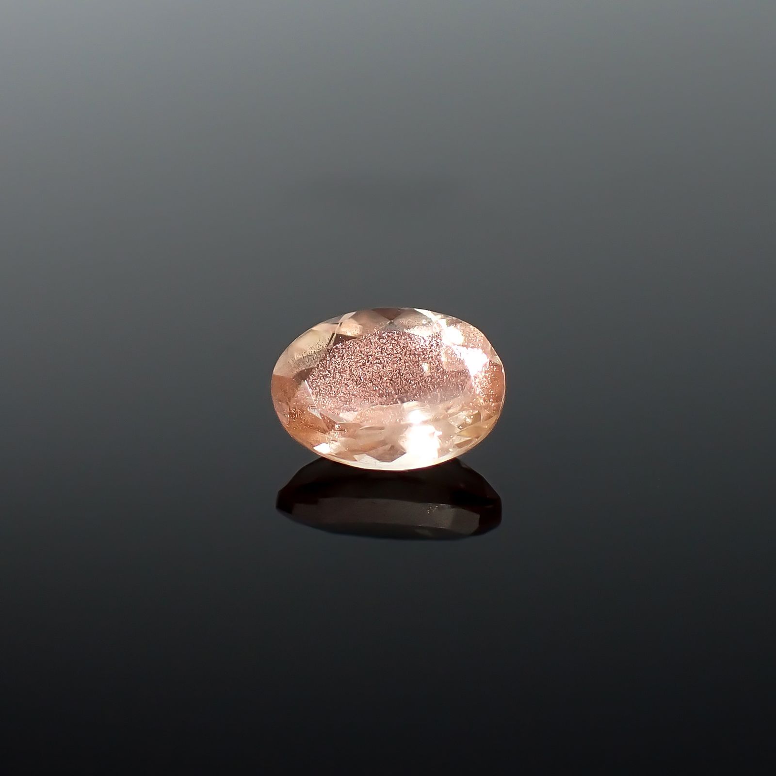 オレゴンサンストーン アメリカ・オレゴン州産 0.63ct / 6.8x4.8mm前後 [260732642]