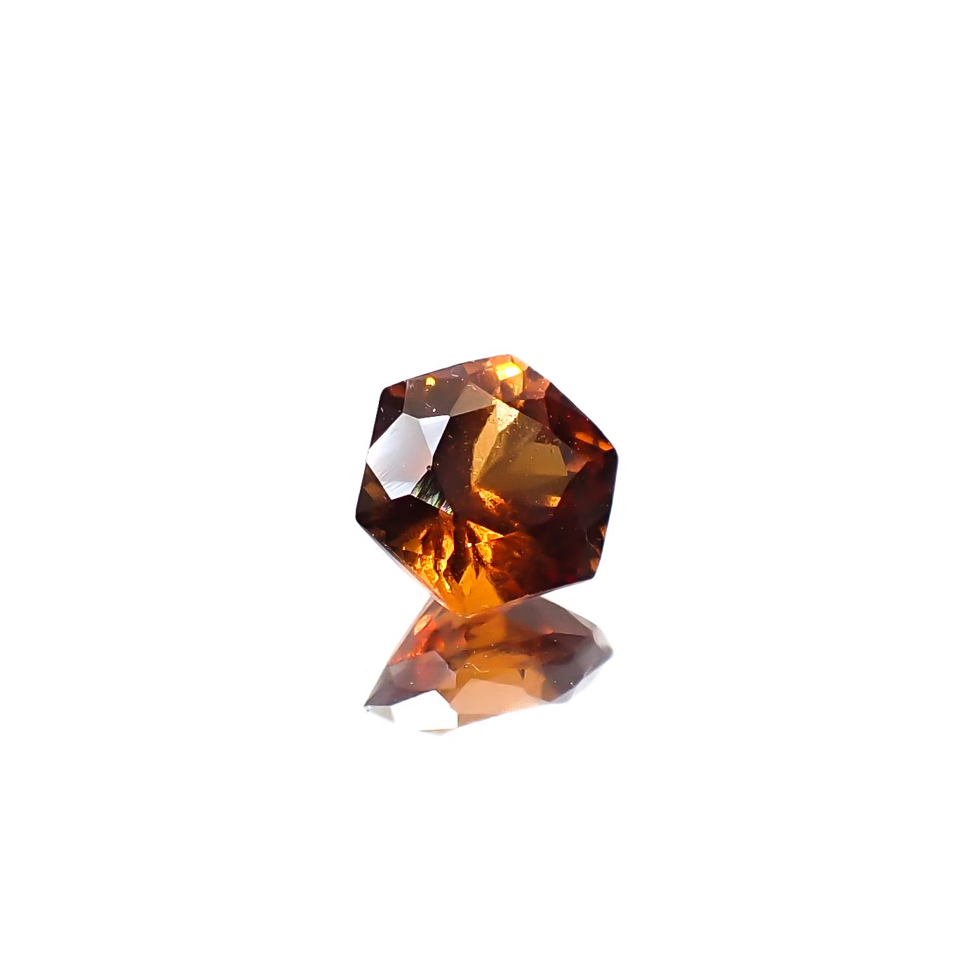 ◇ヘキサゴンカット◇ヘソナイトガーネット(宝石名ヘソナイト・ガーネット)スリランカ産 0.70ct 識別済[241129445]5.1x5mm前後