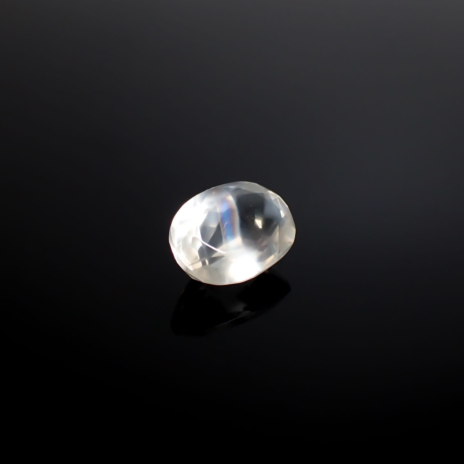 マラウイムーンストーン マラウイ共和国産 3.74ct / 12.1x8.4mm前後 [260331823]
