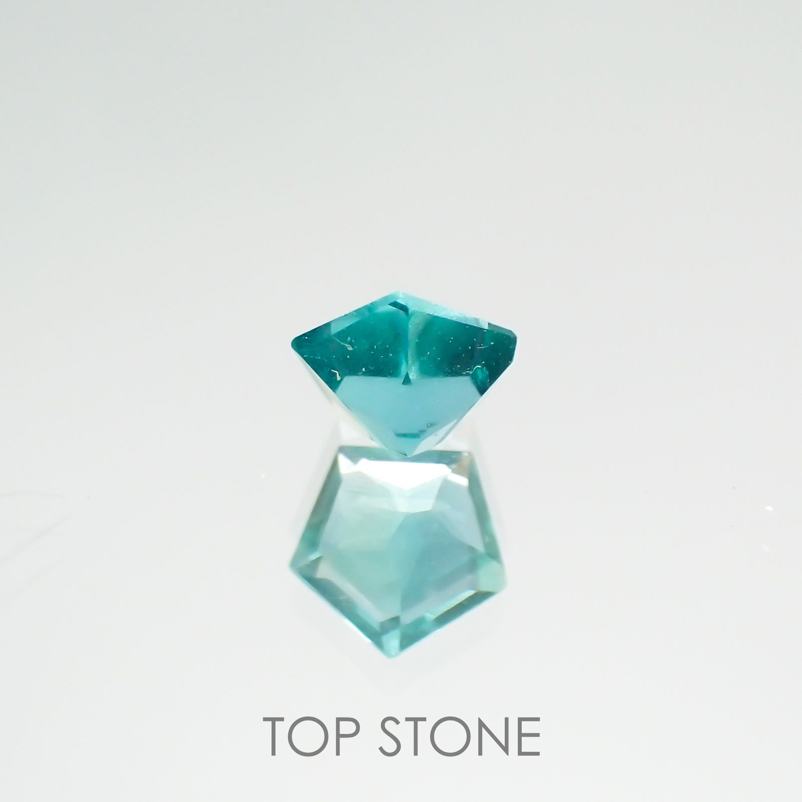 ◇ペンタゴンカット◇エメラルド ザンビア産 ルース 0.079ct[210611002]3×3.1mm前後