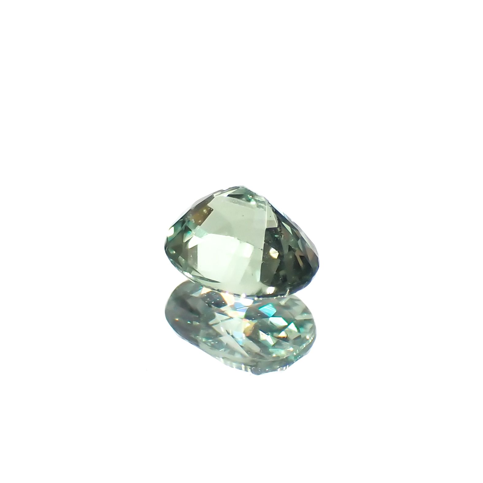 アレキサンドライト(宝石名アレキサンドライト)マダガスカル産 0.28ct 識別済[230522051]4.3x3.3mm前後