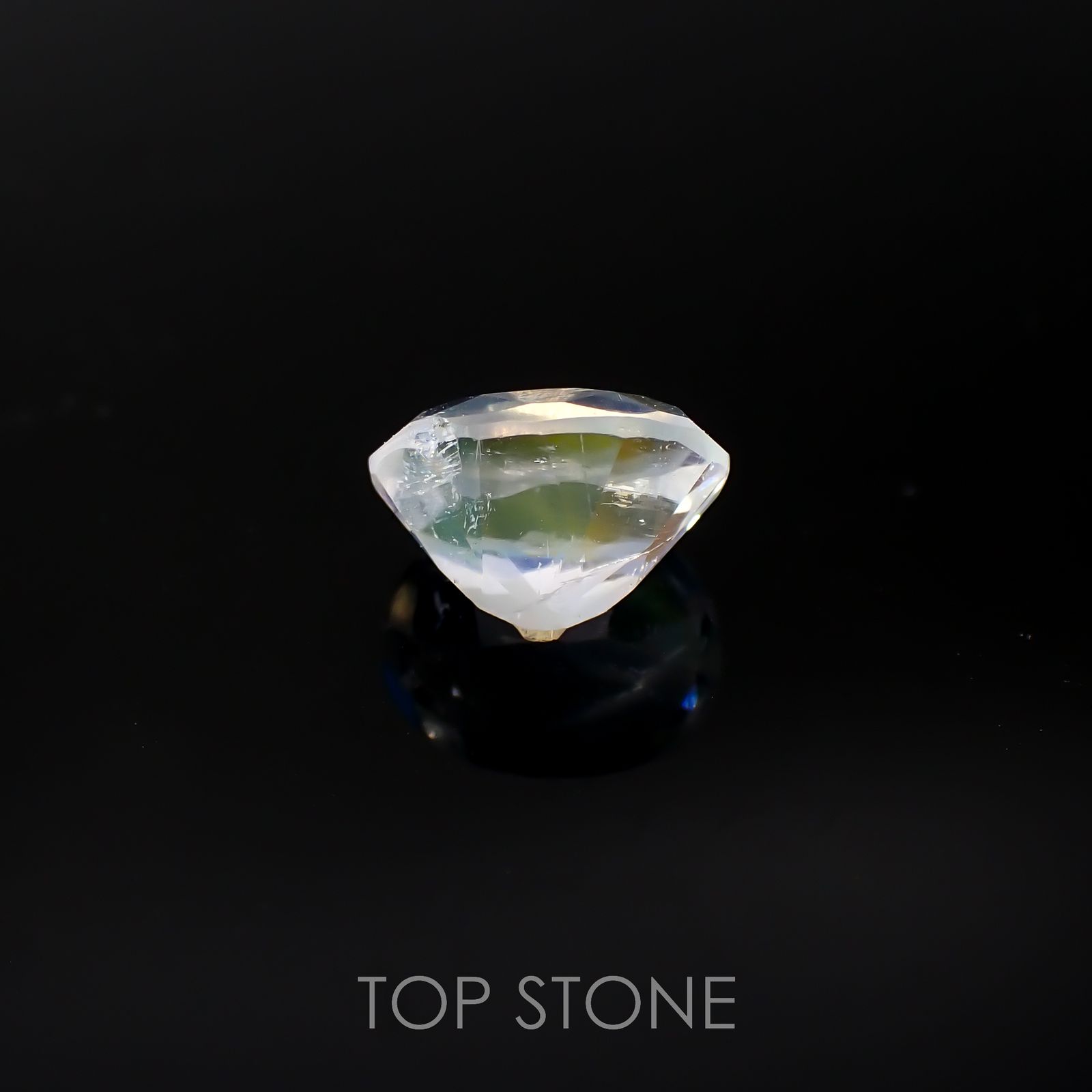 レインボームーンストーン(宝石名ラブラドライト)タンザニア産 1.14ct 識別済[220817475]7.6x6mm前後