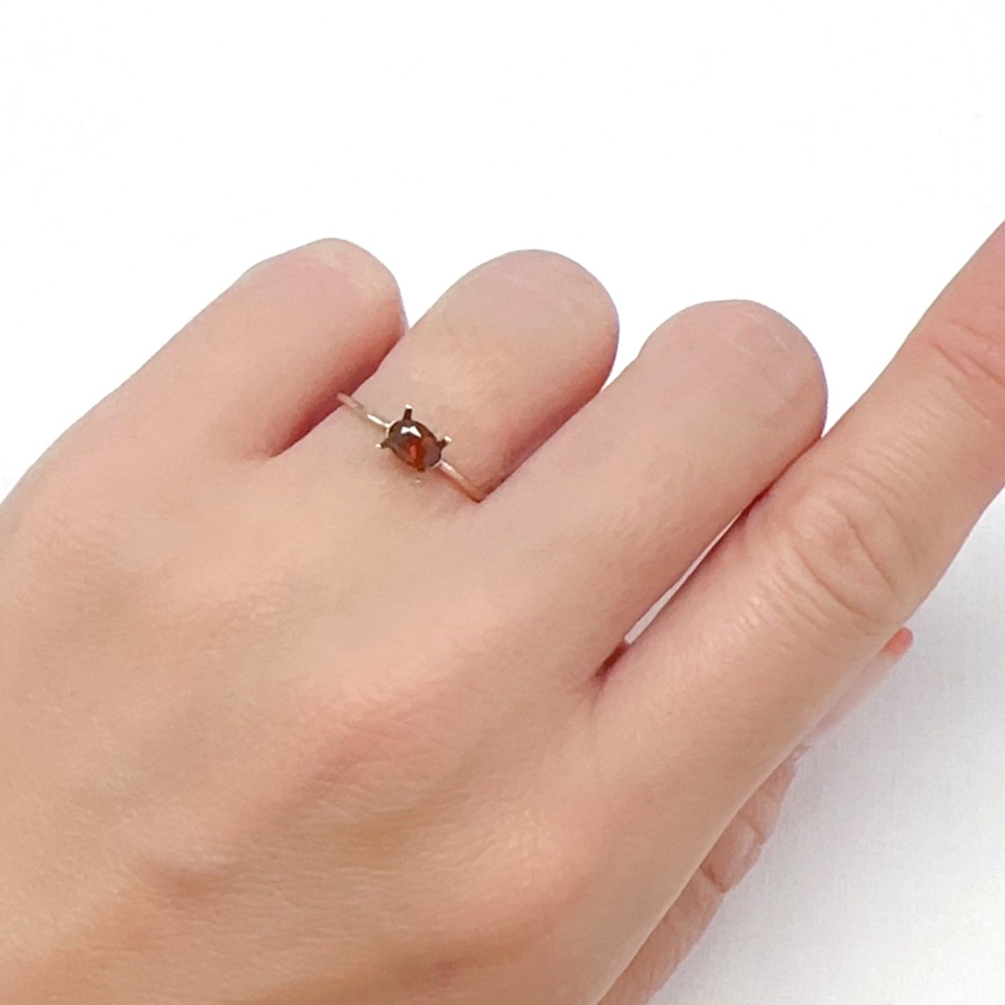ゴールデンアイオライト マダガスカル産 0.25ct[240527658]4.8x3.7mm前後