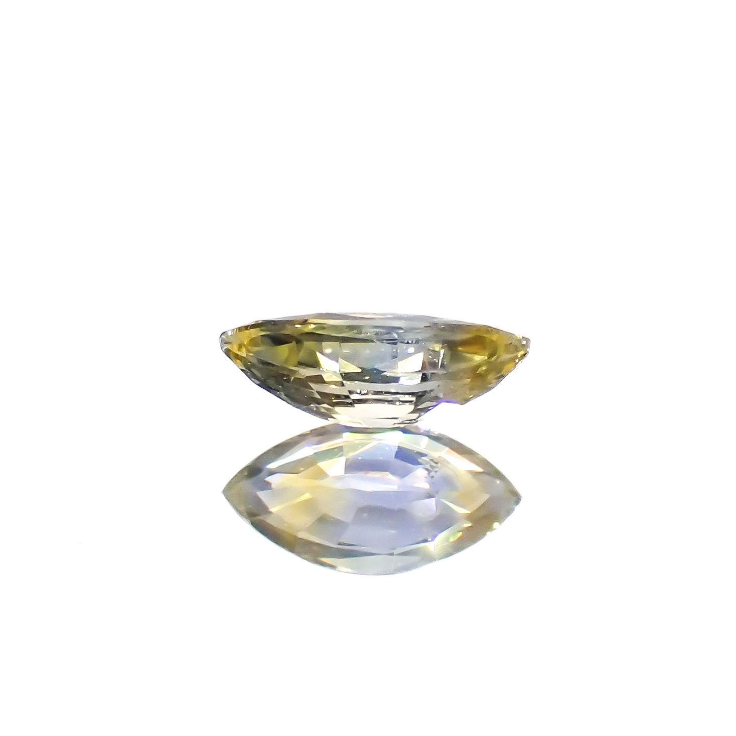 バイカラーサファイア(宝石名サファイア)スリランカ 0.27ct 識別済[230823025]5.7x2.9mm前後