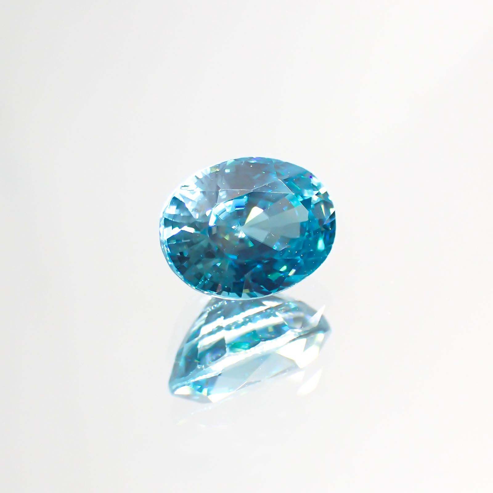 ブルージルコン(宝石名ジルコン) カンボジア産 2.15ct 識別済[211013452]7.8×5.9mm前後