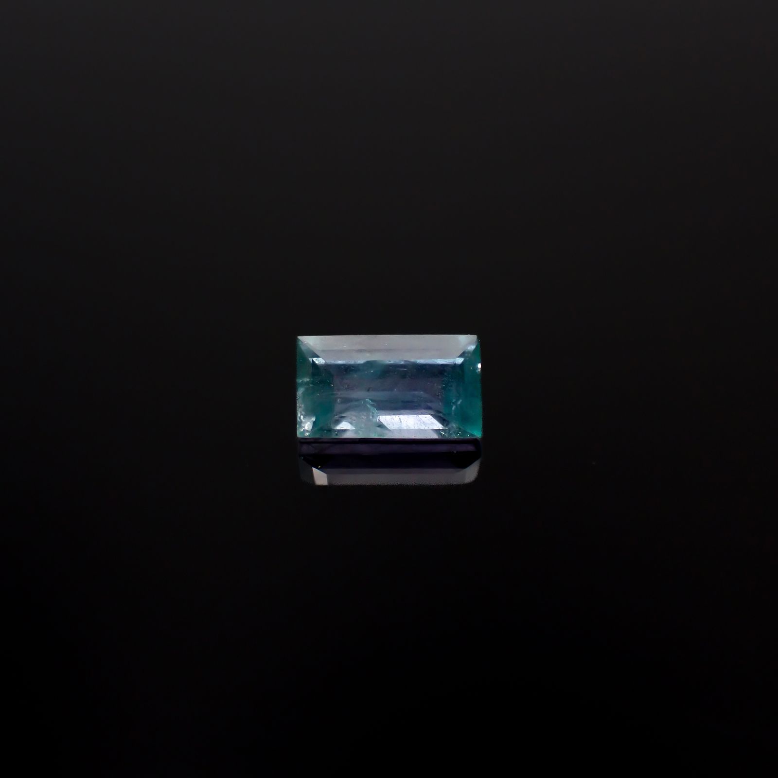 ブルーコーネルピン(宝石名ブルー・コーネルピン)タンザニア産 0.36ct 識別済[240527691]5.4x3mm前後
