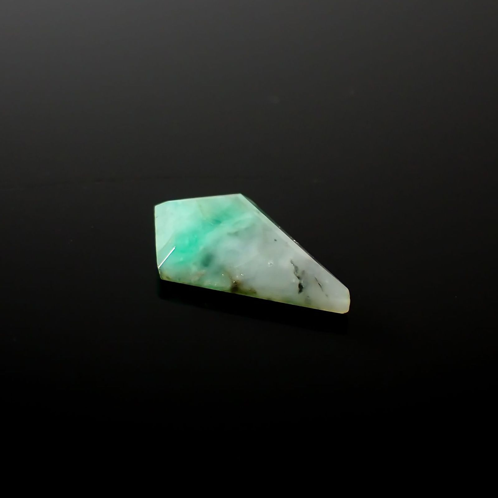 ◇カスタムカット◇エメラルド ブラジル産 2.00ct / 14.5x9.1mm前後 [240326485]