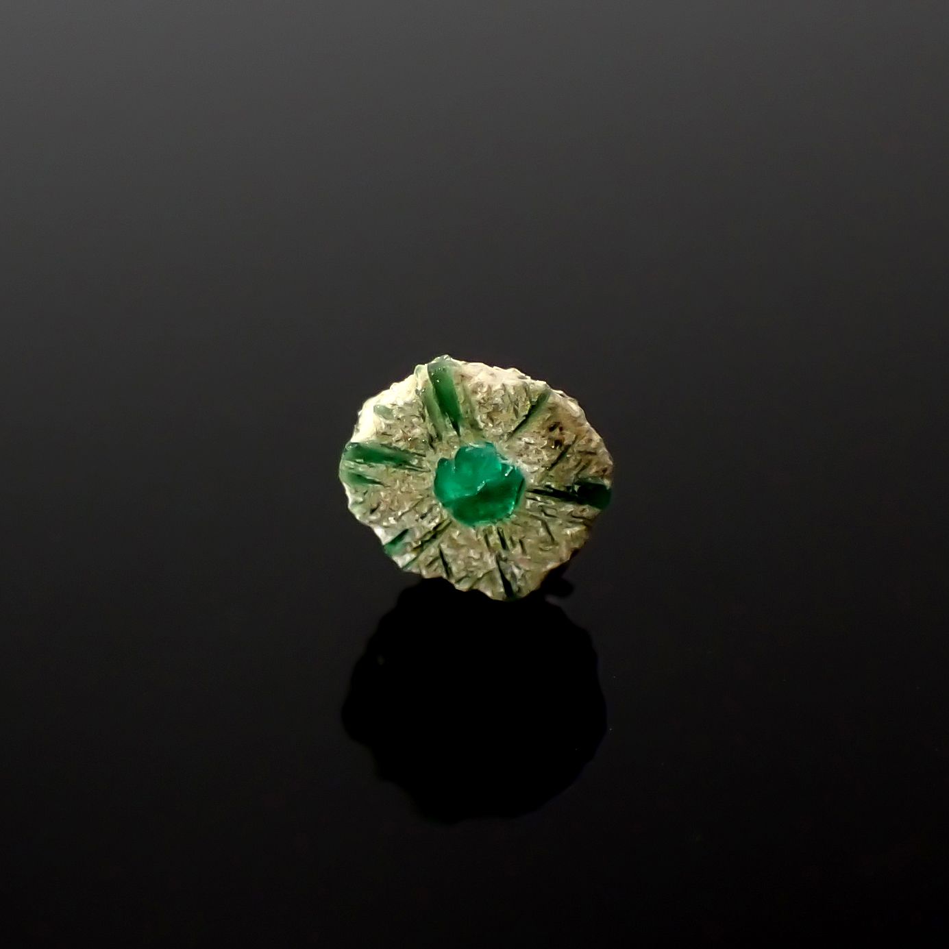 逆トラピッチェエメラルド 原石スライス コロンビア産 0.16ct[240627845]4x4mm前後