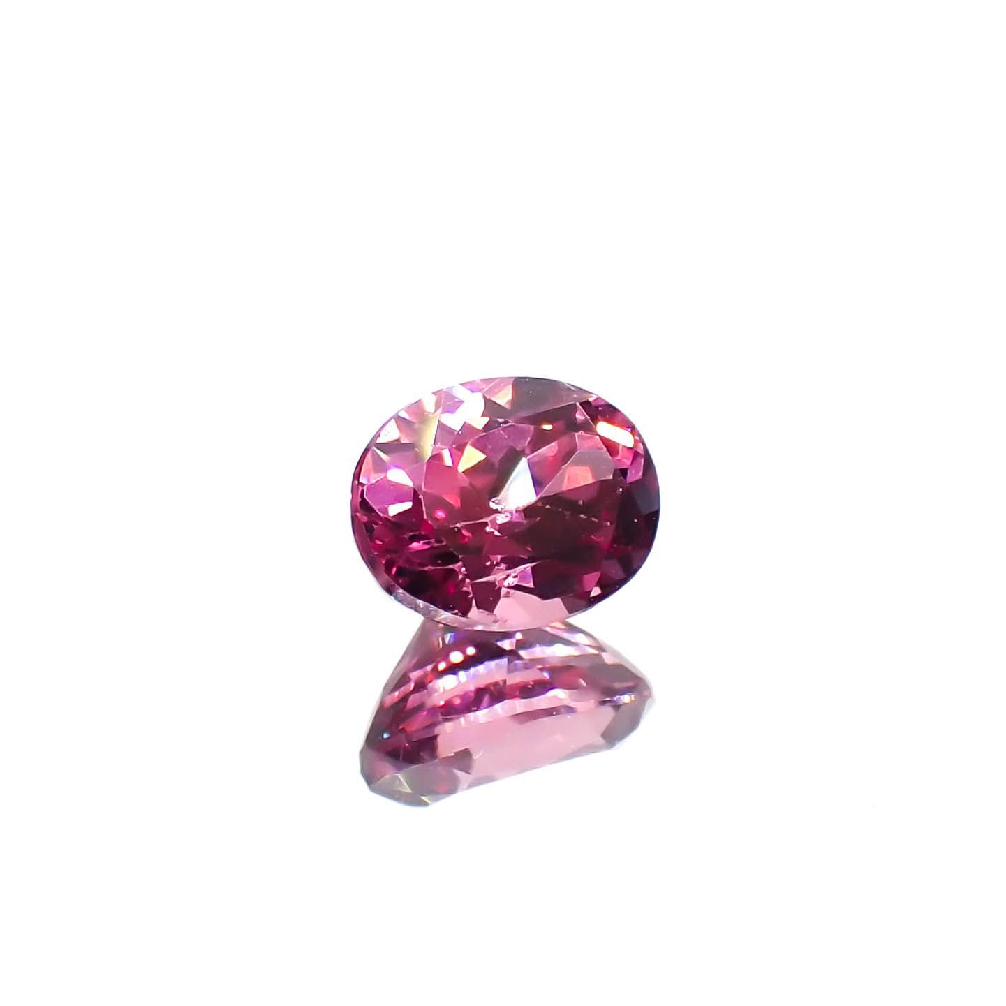 カラーシフトマラヤガーネット(宝石名ガーネット)タンザニア産 0.85ct 識別済[230120274]5.9x4.7mm前後