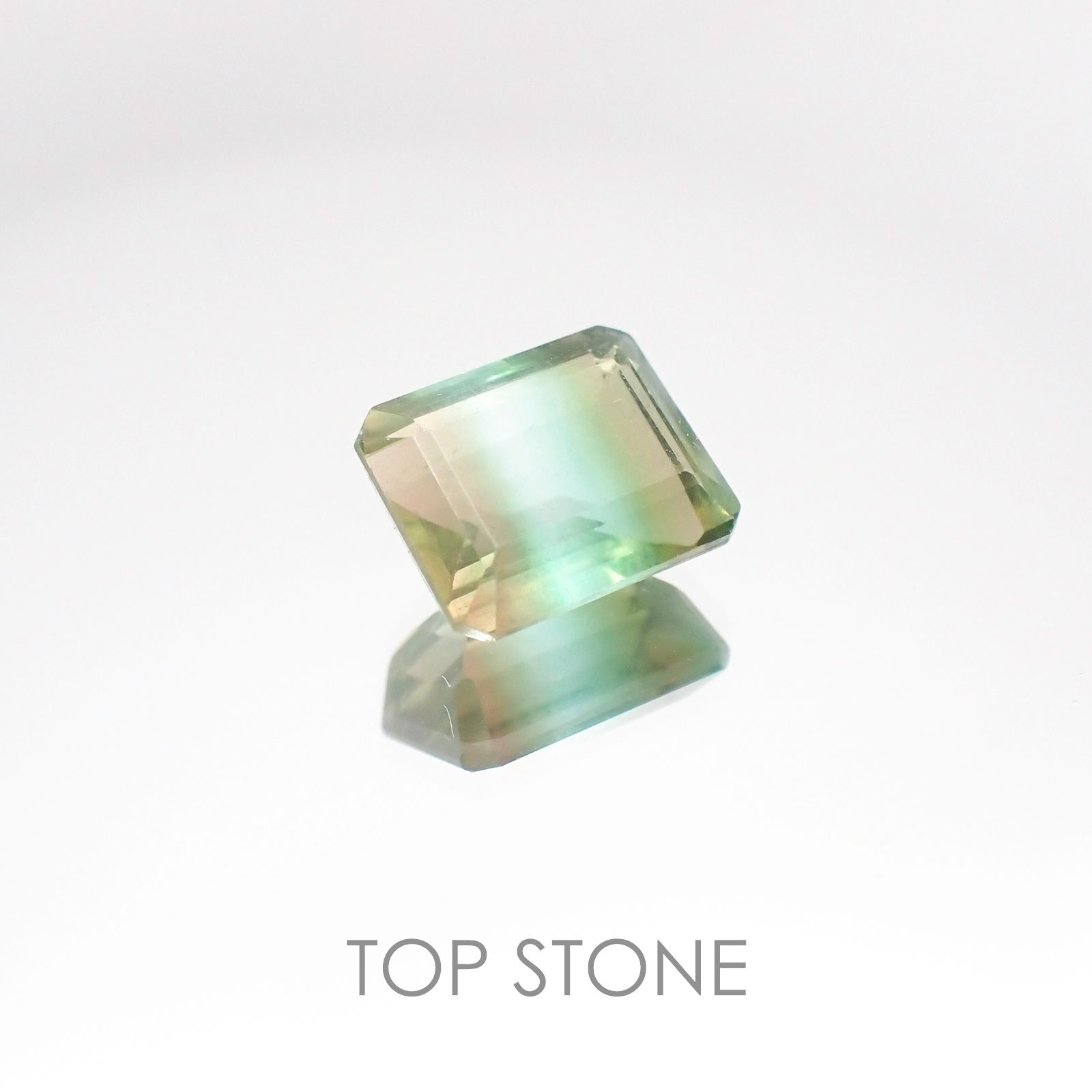バイカラーフローライト ブラジル産 ルース 4.03ct[2010107057]9.8×7.9mm前後