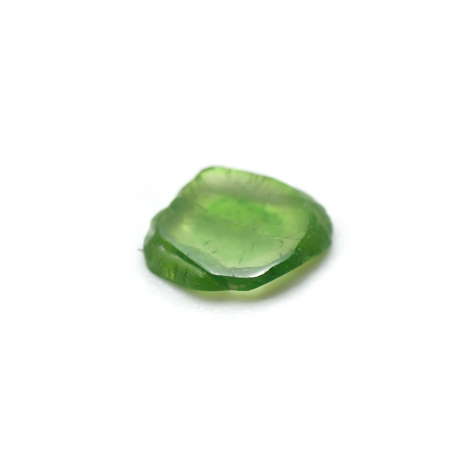 デマントイドガーネット 原石スライス(宝石名デマントイド・ガーネット) 0.52ct 識別済[210410504]6.2×5.5mm前後