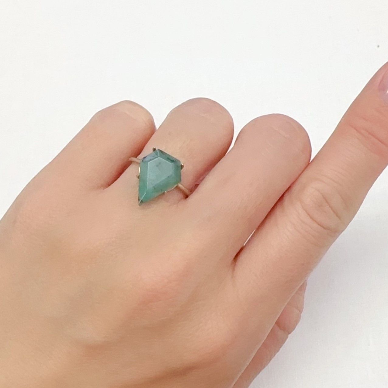 ◇カスタムカット◇エメラルド ブラジル産 2.89ct[240326486]14.2x10.9mm前後