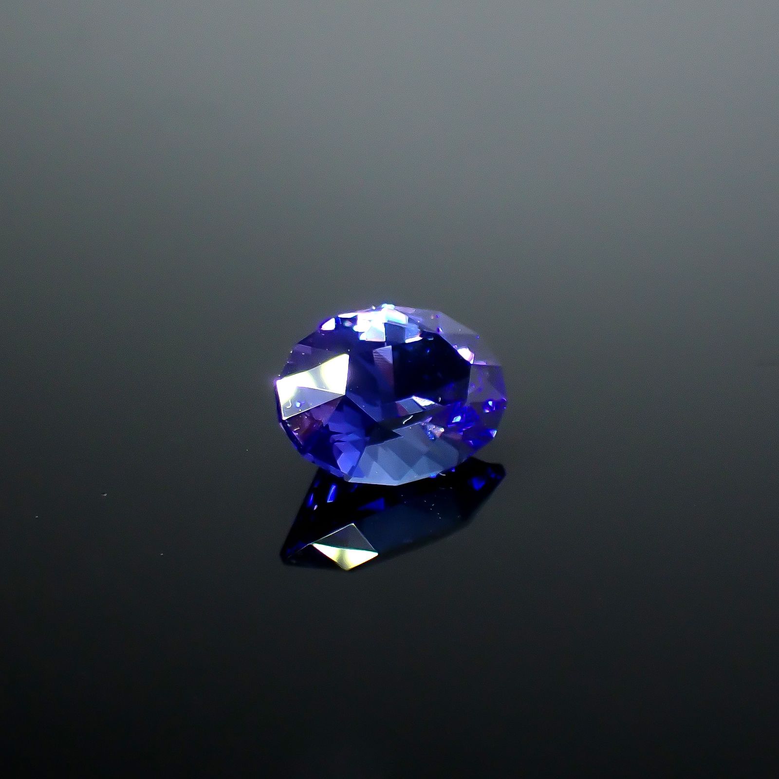 ◇カスタムカット◇タンザナイト(宝石名タンザナイト)タンザニア産 識別済 2.78ct / 10.5x7.4mm前後 [251031290]