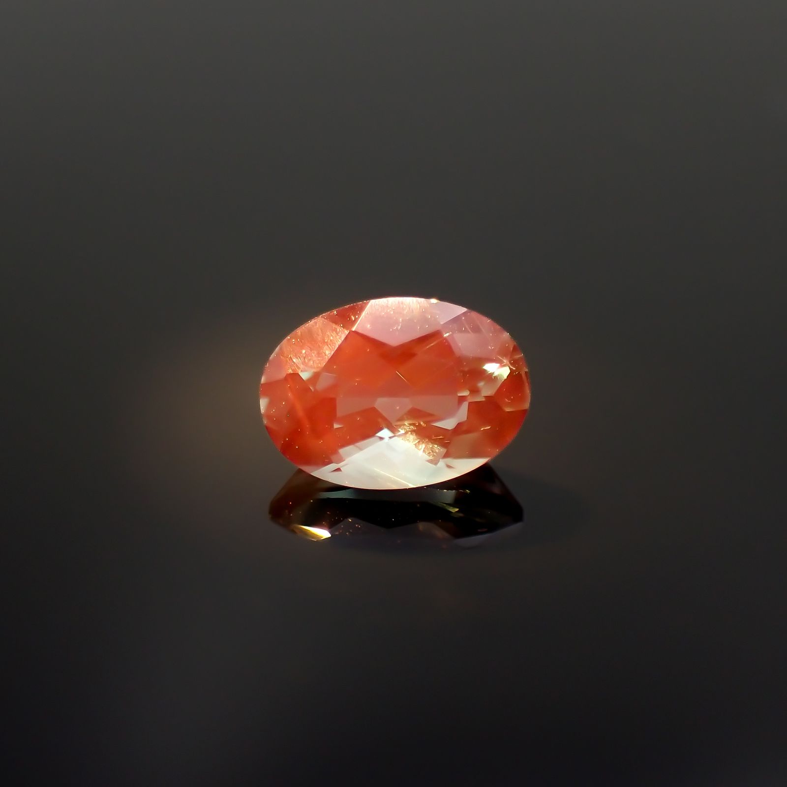 カラーチェンジアンデシン モンゴル産 0.71ct[230421478]6.9x4.8mm前後