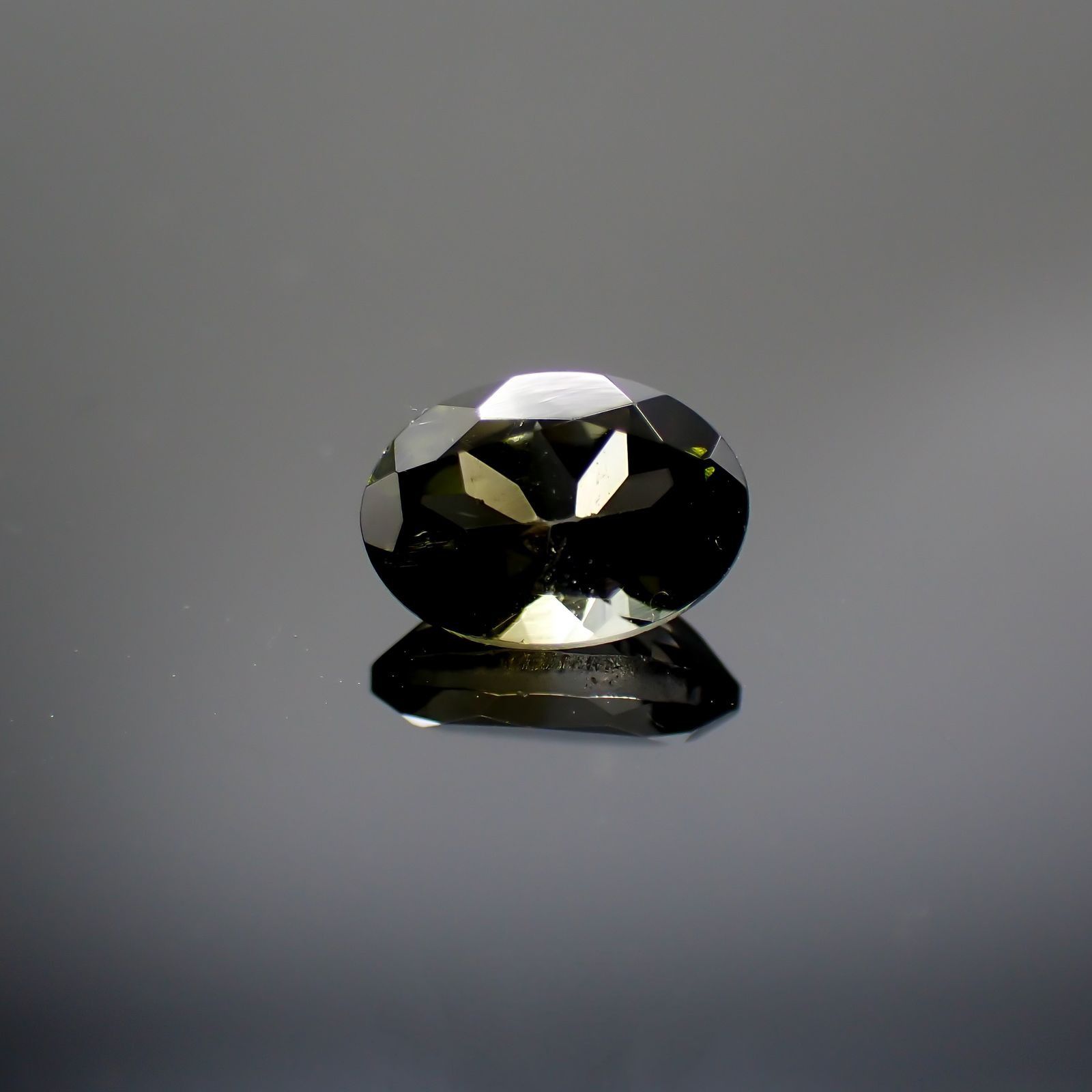 バイカラートルマリン(宝石名バイカラー・トルマリン) ブラジル/アフリカ産 0.91ct 識別済[211013565]7.1×5.1mm前後