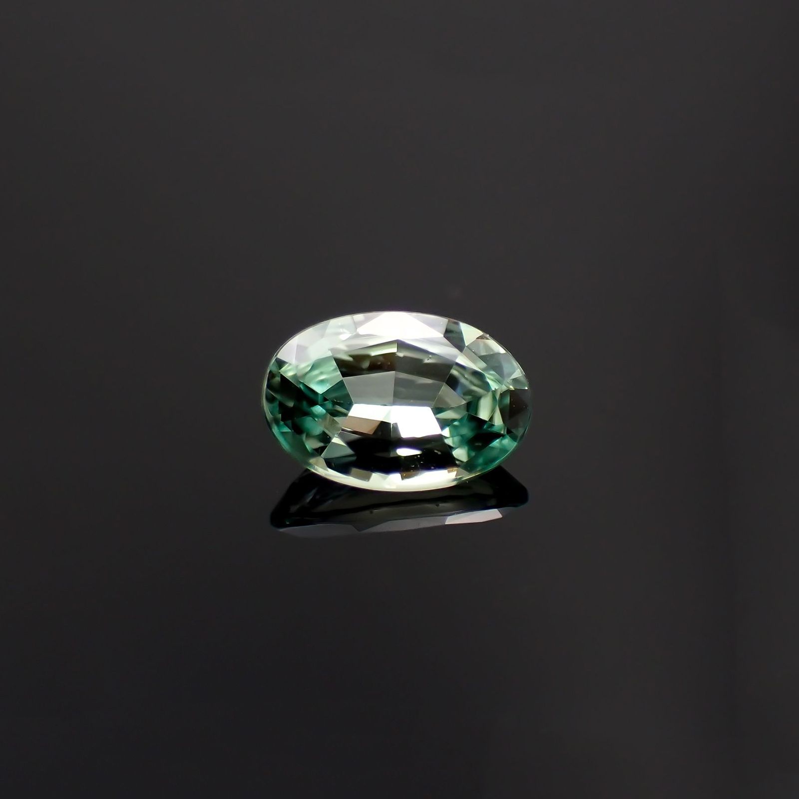アレキサンドライト(宝石名アレキサンドライト)ブラジル産 GIA鑑付 0.50ct / 6.1x4.13mm前後 [230823160]