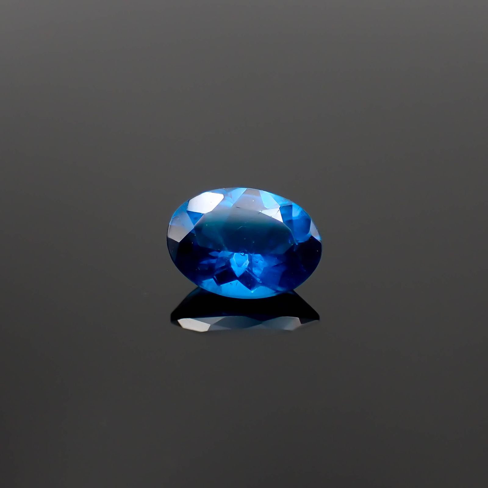 ディープブルーアパタイト  マダガスカル産 0.68ct[230421662]6.8x4.9mm前後
