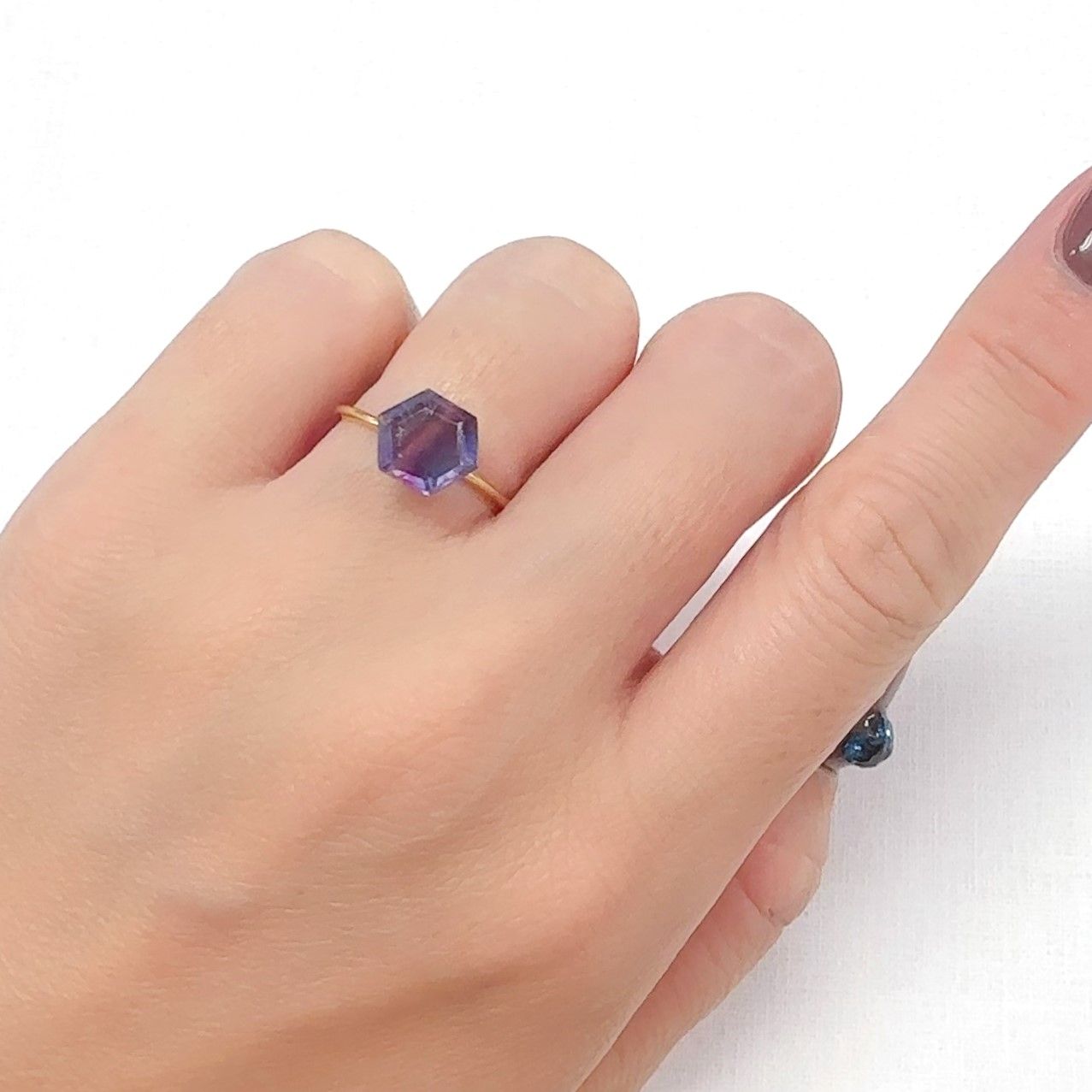 ◇ヘキサゴンカット◇パーティカラーフローライト フルオレッセンス 中国産 2.64ct[240628189]8.3x8mm前後