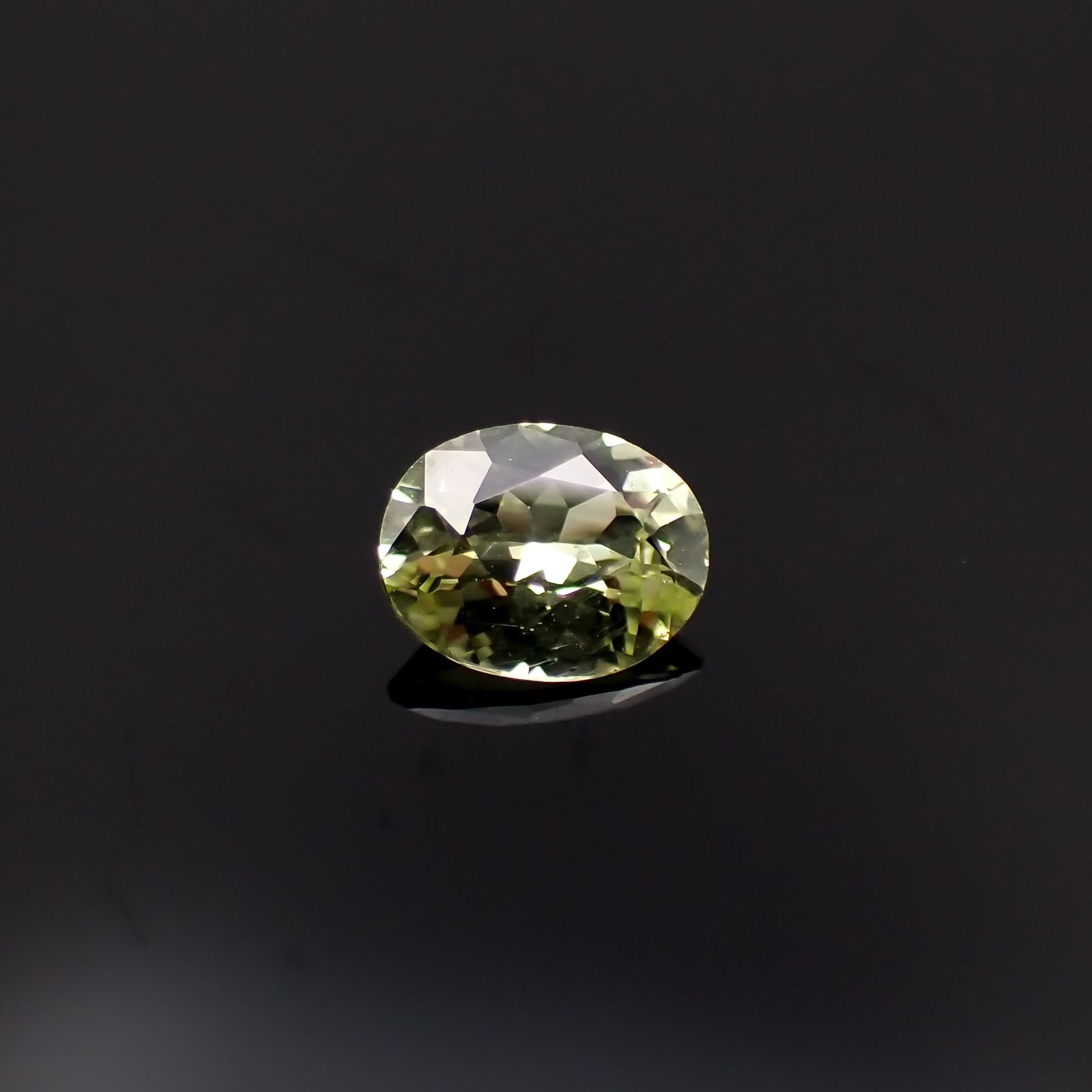 バナジウムクリソベリル(宝石名クリソベリル)マダガスカル産 0.449ct ソ付(日独)[240527634]5.6x4.51mm前後