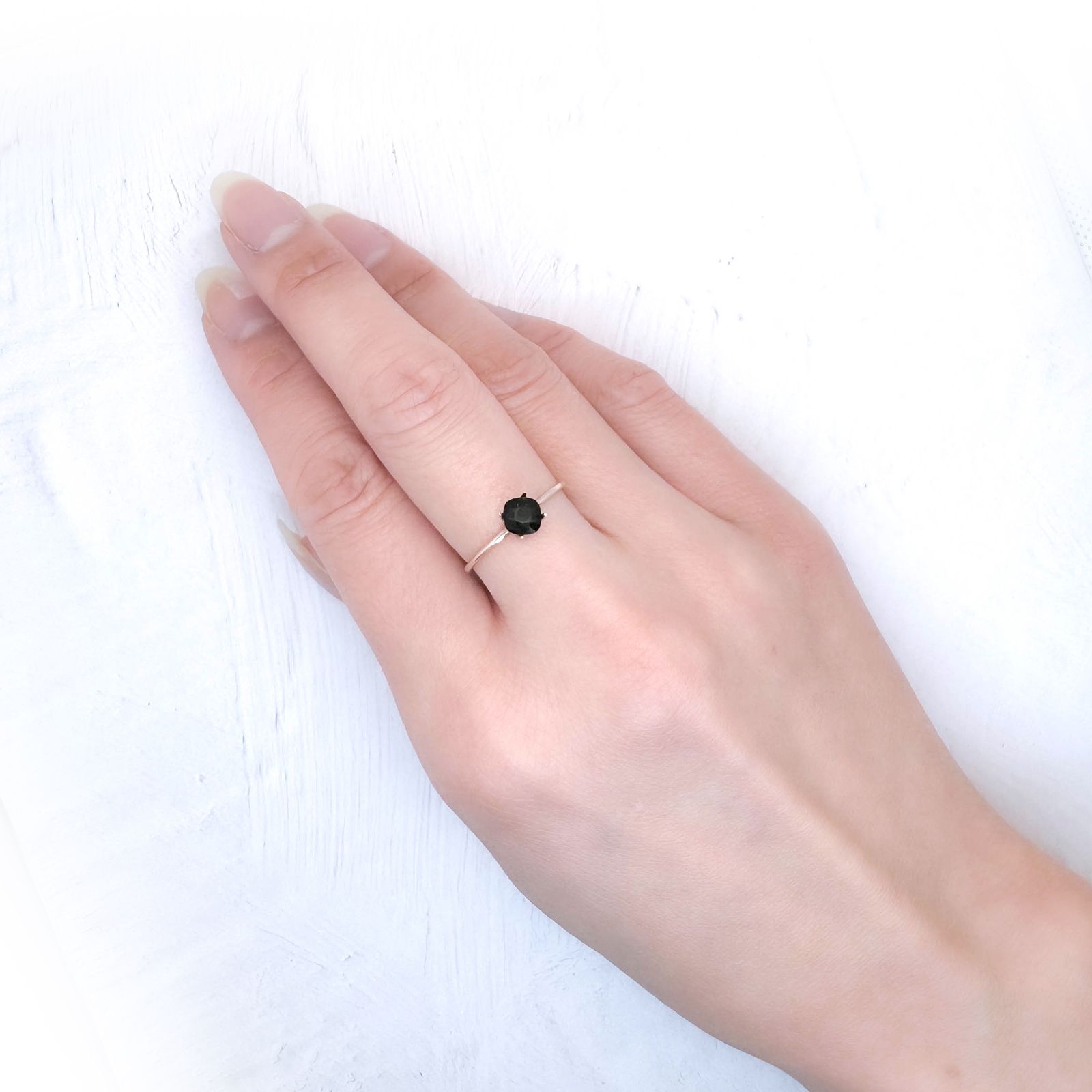 セレンディバイト ミャンマー産 0.59ct / 5x4.9mm前後 [251231441]