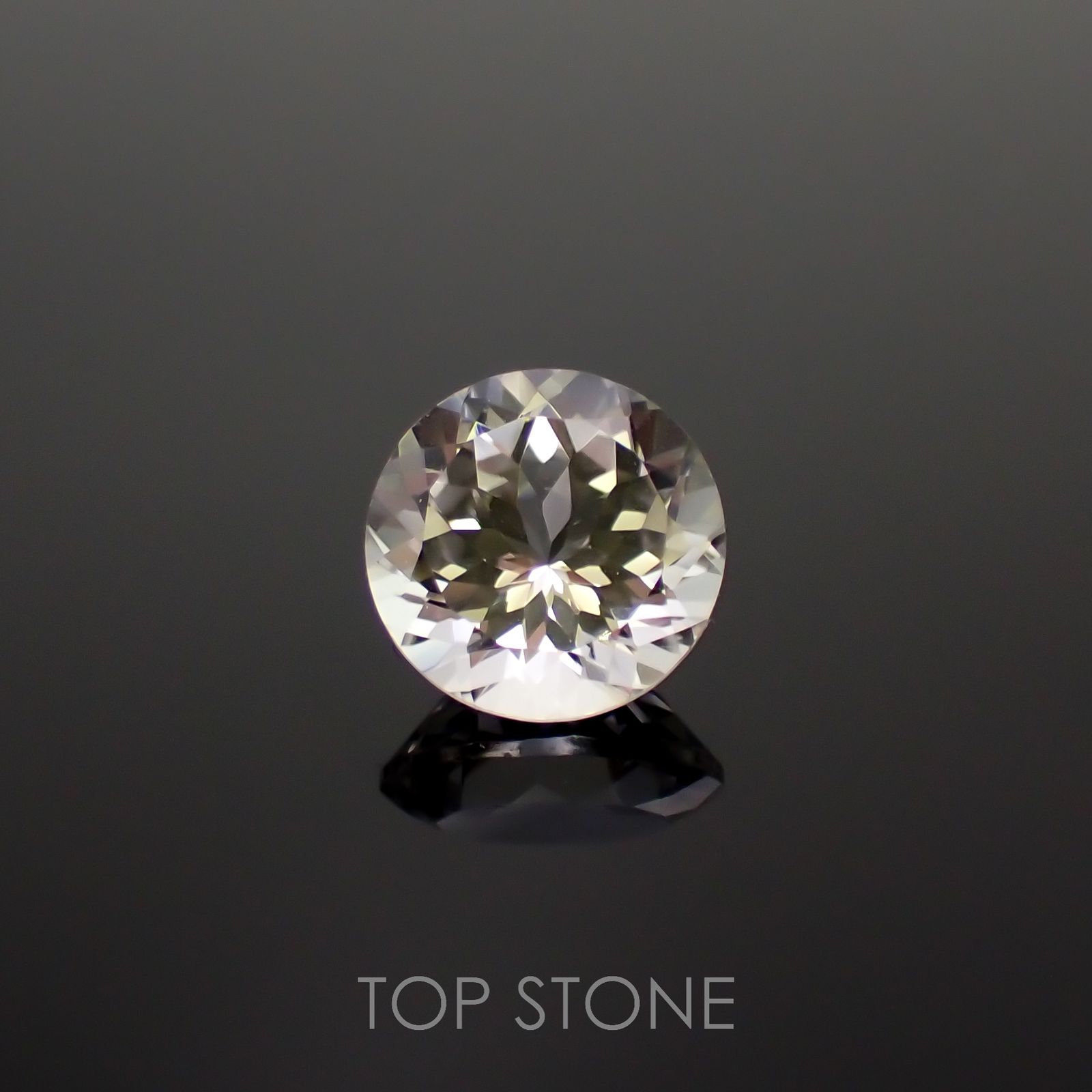 ダンビュライト(宝石名ホワイト・ダンブライト)メキシコ産 3.72ct 識別済[221018895]10x10mm前後