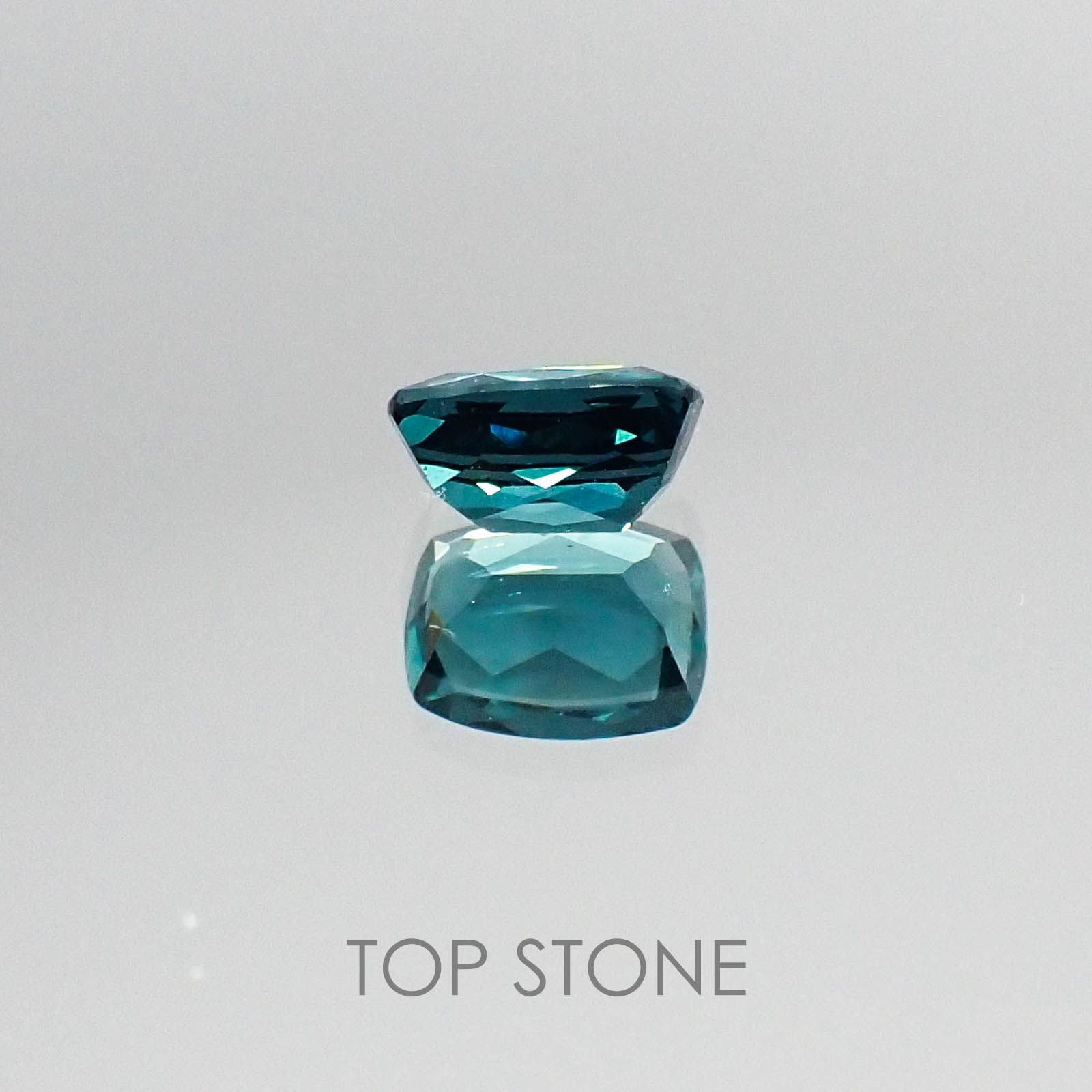 ブルートルマリン ブラジル産 ルース 0.69ct[20073874]6.3×4.9mm前後