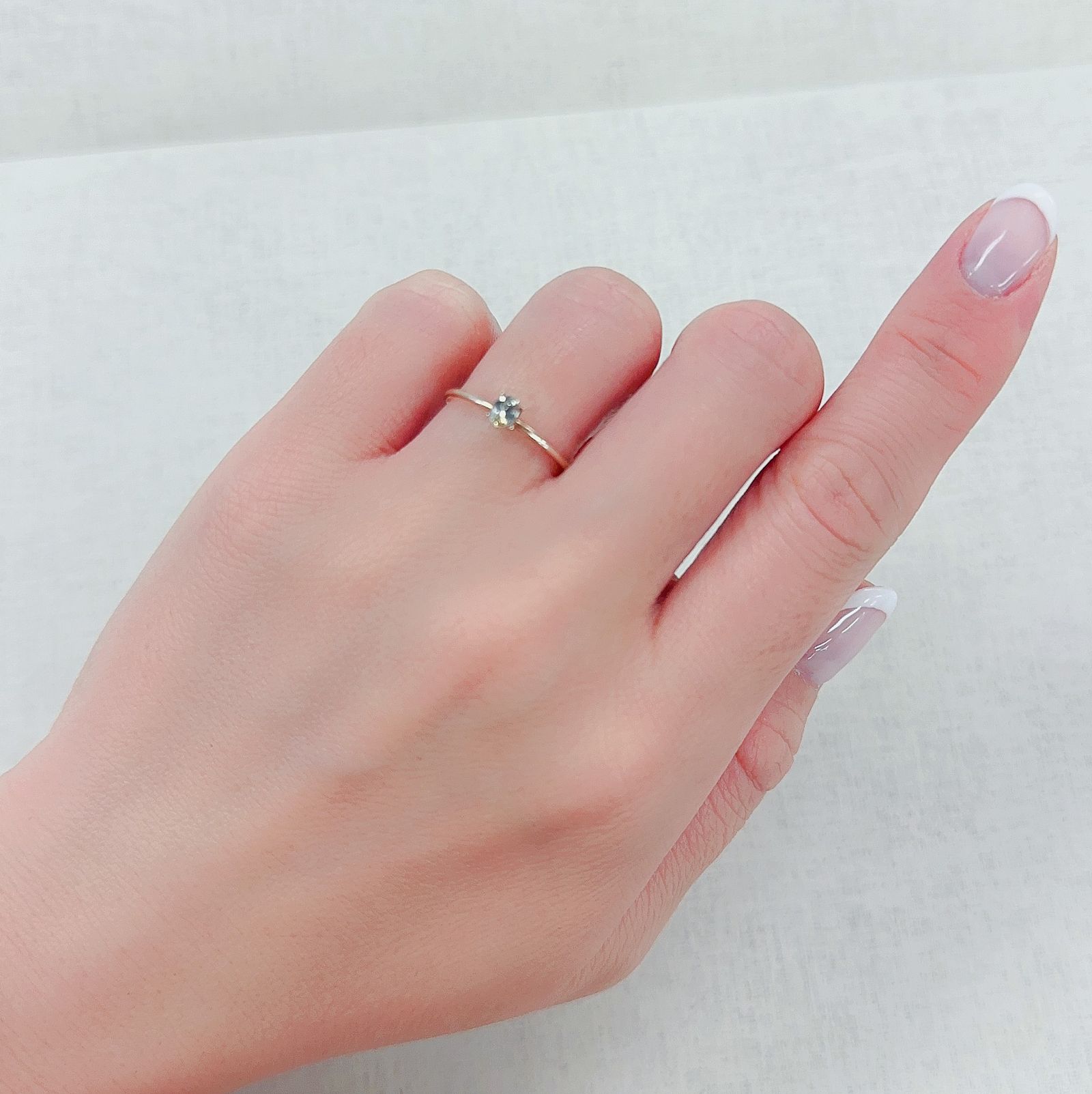 モンタナサファイア(宝石名サファイア)アメリカ・モンタナ州産 0.21ct 識別済[230321281]3.9x2.9mm前後