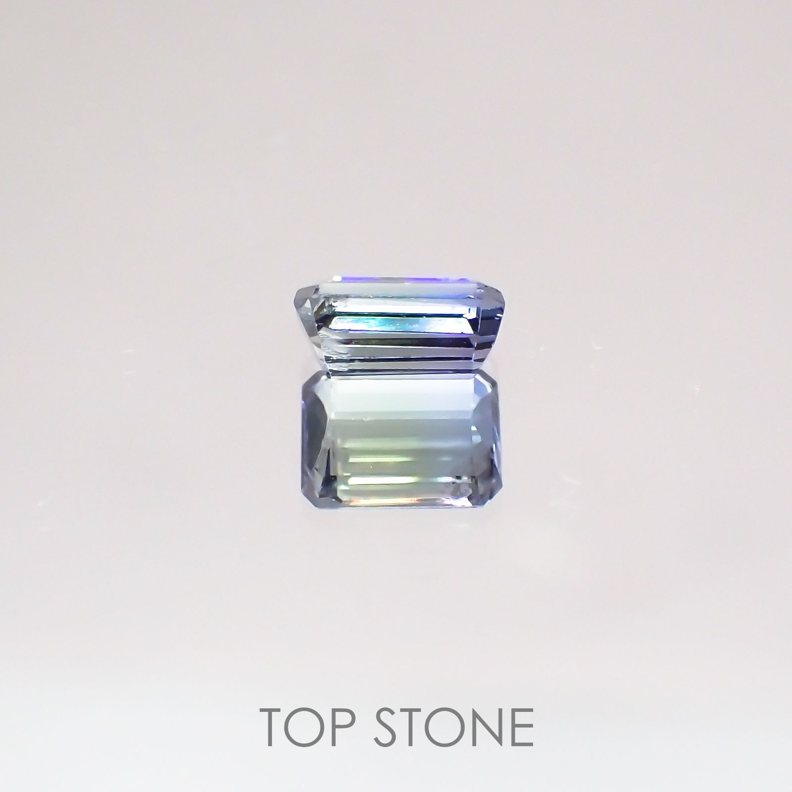 バイカラータンザナイト(ゾイサイト)非加熱 タンザニア産 ルース 0.56ct[210610946]5.3×3.8mm前後
