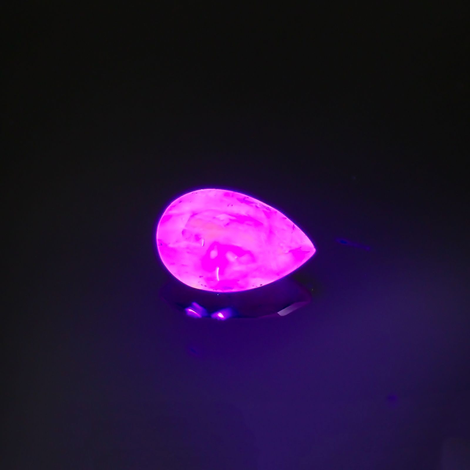 ハックマナイト(宝石名ハックマナイト)アフガニスタン産 識別済 1.52ct / 10.6x6.8mm前後 [260115409]