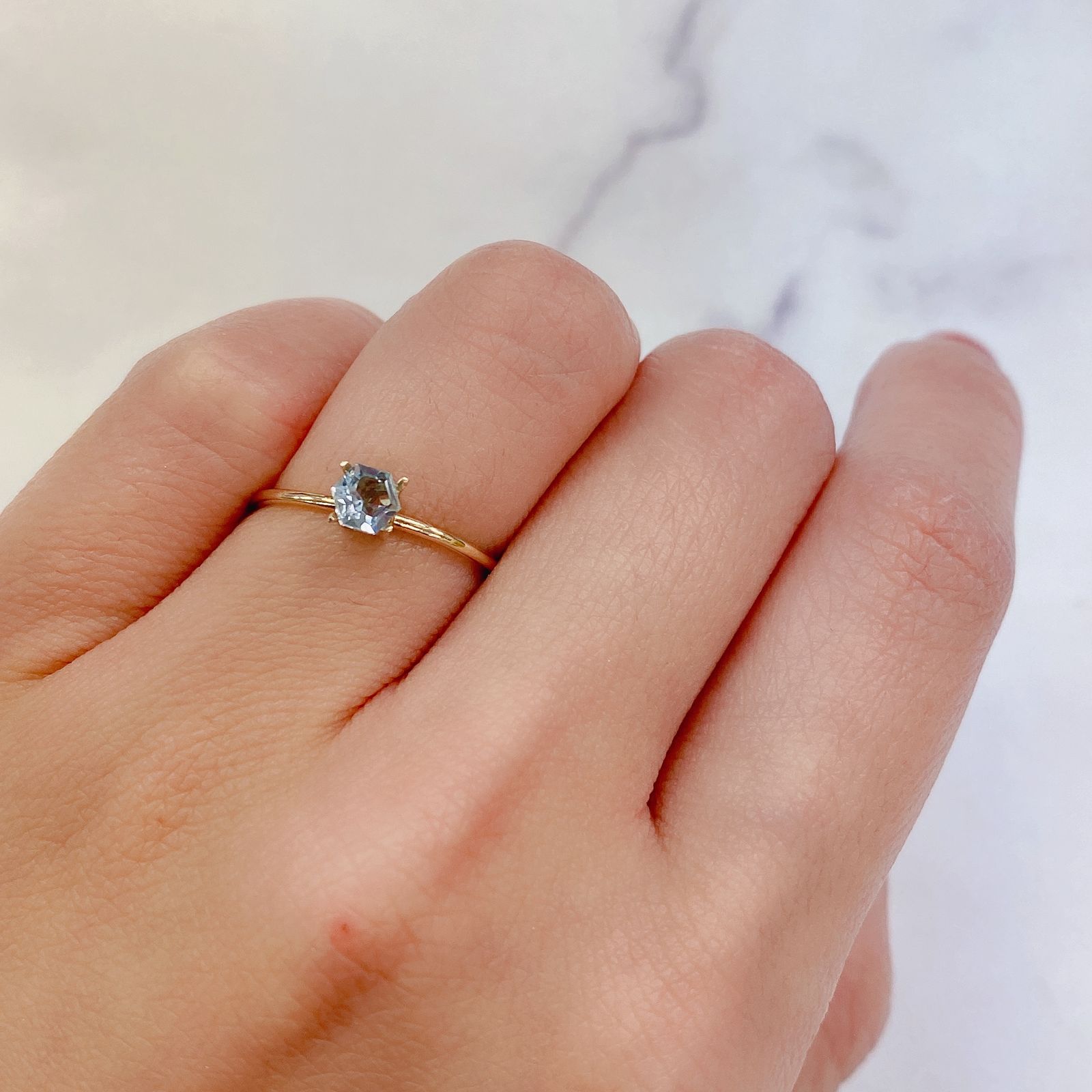 <ランダムセレクト1個販売> ◇ヘキサゴンカット◇アクアマリンSA(宝石名アクアマリン) ブラジル産 0.28ct前後 識別済[21029576]4×4mm前後