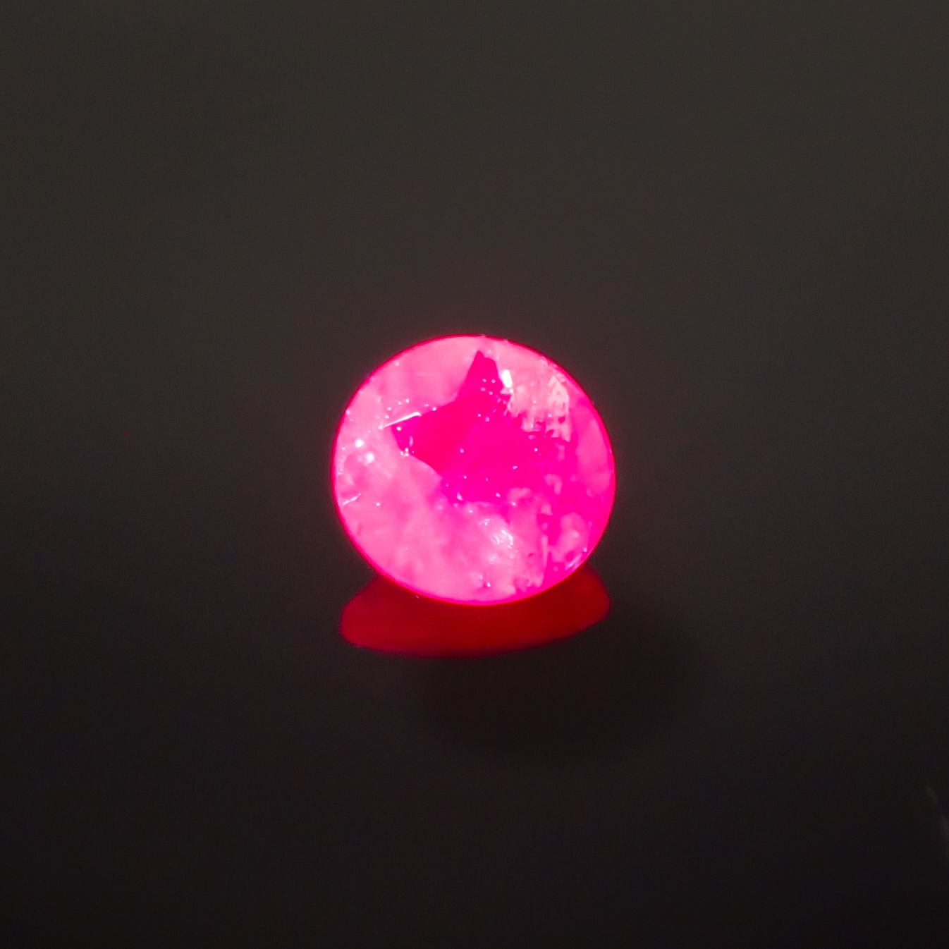 ルビー(宝石名ルビー)タイ/ミャンマー産 0.13ct 識別済[230321300]2.9x2.9mm前後