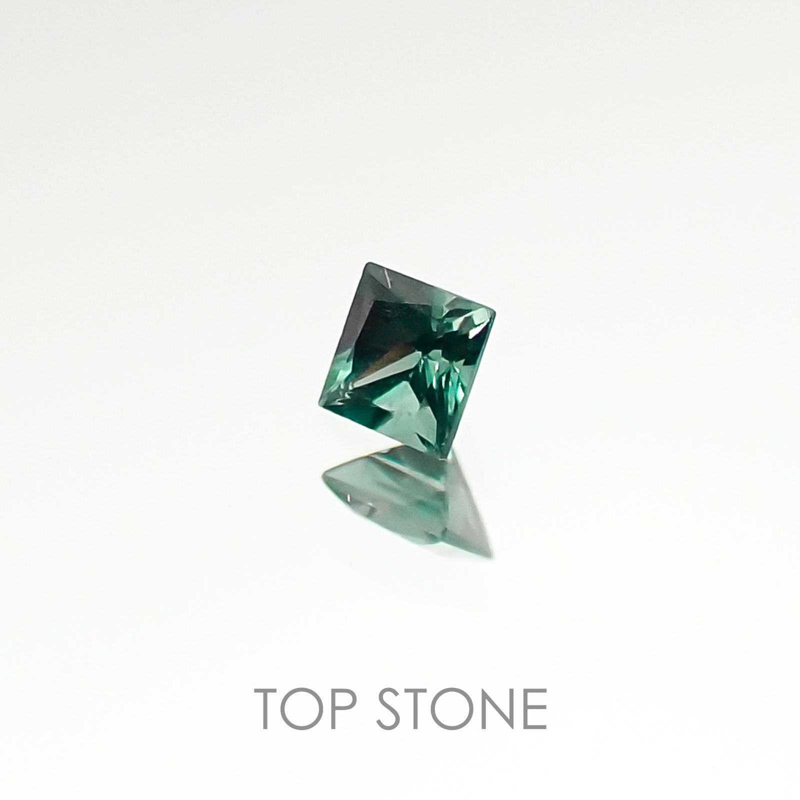 ◇プリンセスカット◇カラーチェンジガーネット(アレキタイプ) マダガスカル・ベキリー産 ルース 0.057ct[20106621]2.1×2.1mm前後