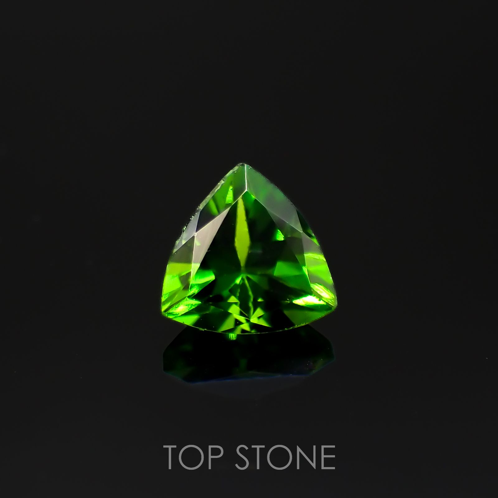 クロムダイオプサイド(宝石名クロム・ダイオプサイド)ロシア産 0.48ct 識別済[220917663]5x5.1mm前後