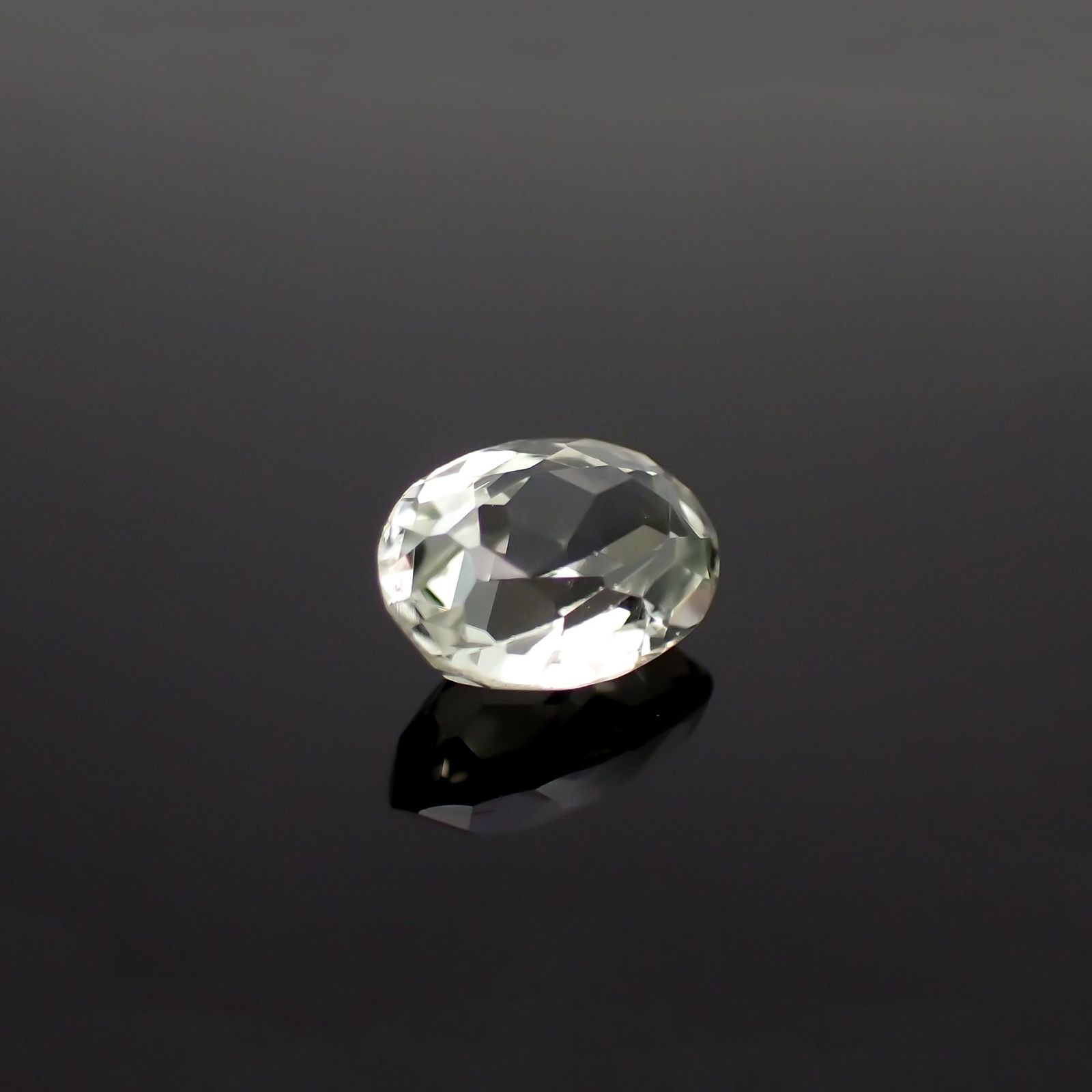 シリマナイト(宝石名シリマナイト)インド産 識別済 1.39ct / 8.1x6mm前後 [221018461]