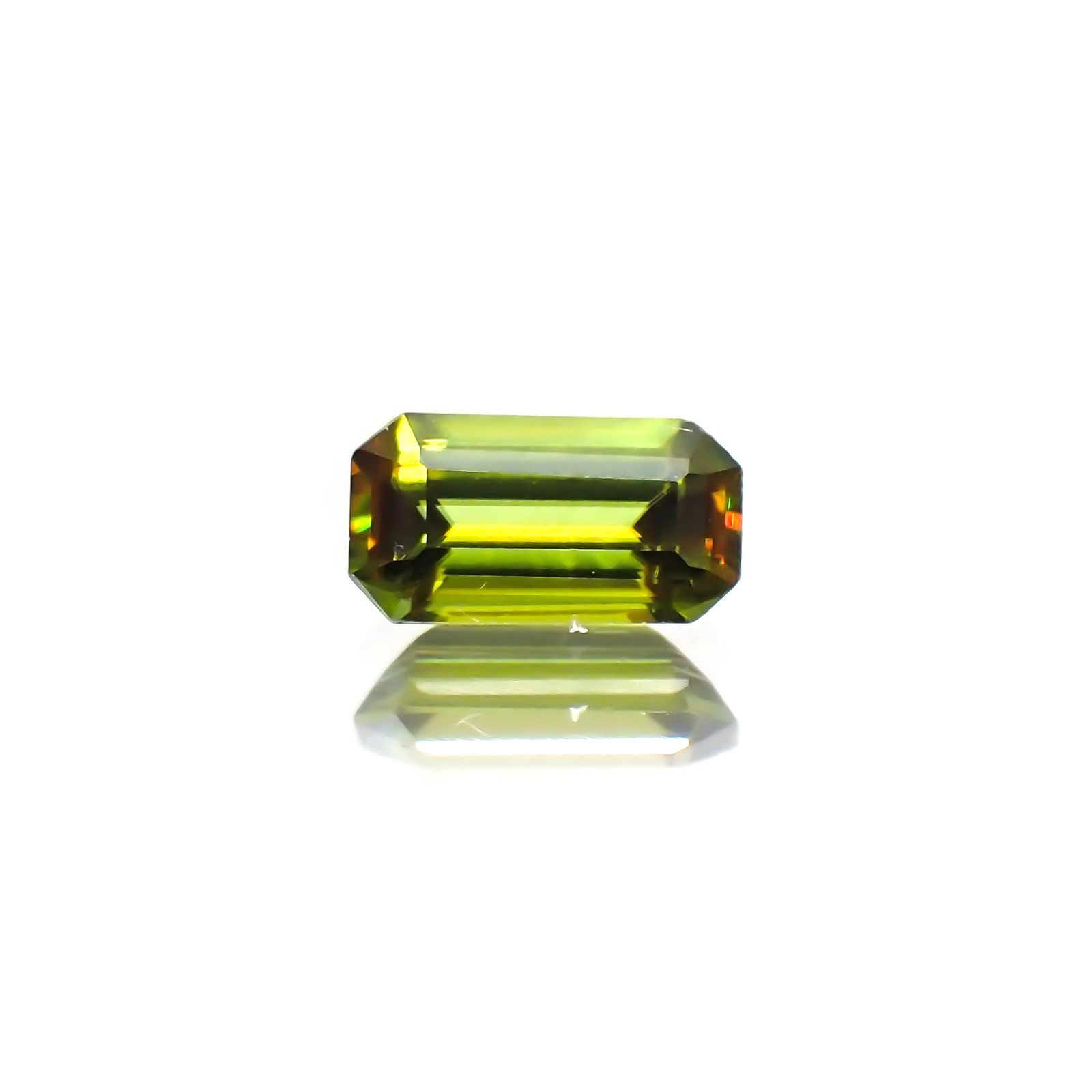 スフェーン(宝石名スフェーン) パキスタン産 識別済 0.26ct / 5.2x2.8mm前後 [26019443]
