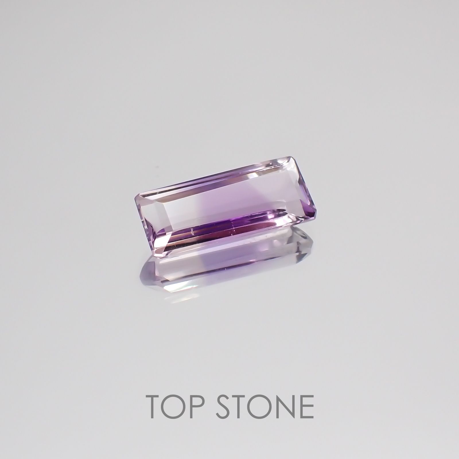 アワーグラスアメジスト(宝石名バイカラー・クォーツ) モロッコ産 2.20ct 識別済[21038593]12.9×5.2mm前後