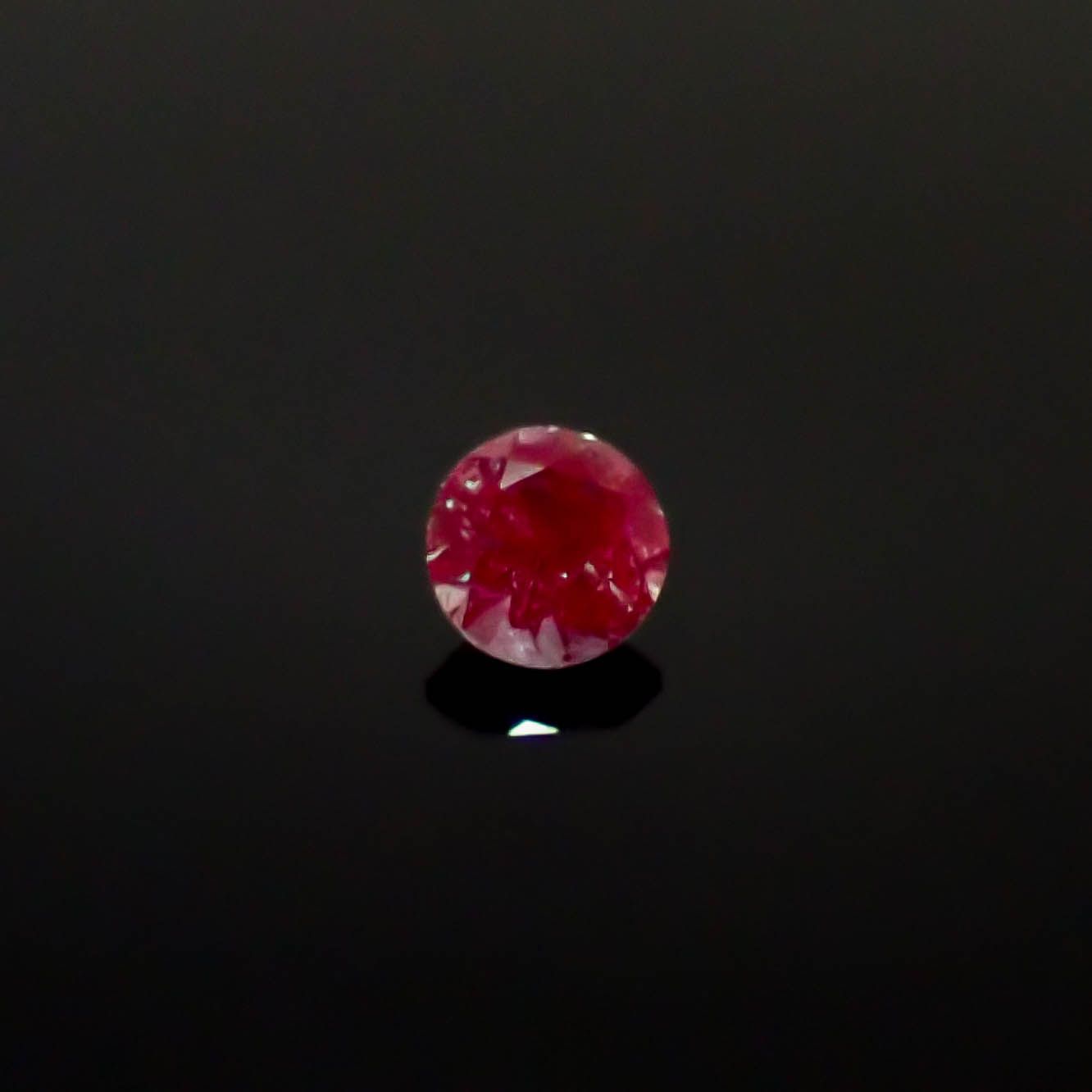 アレキサンドライト ロシア産 0.035ct [250530357]1.9x1.9mm前後