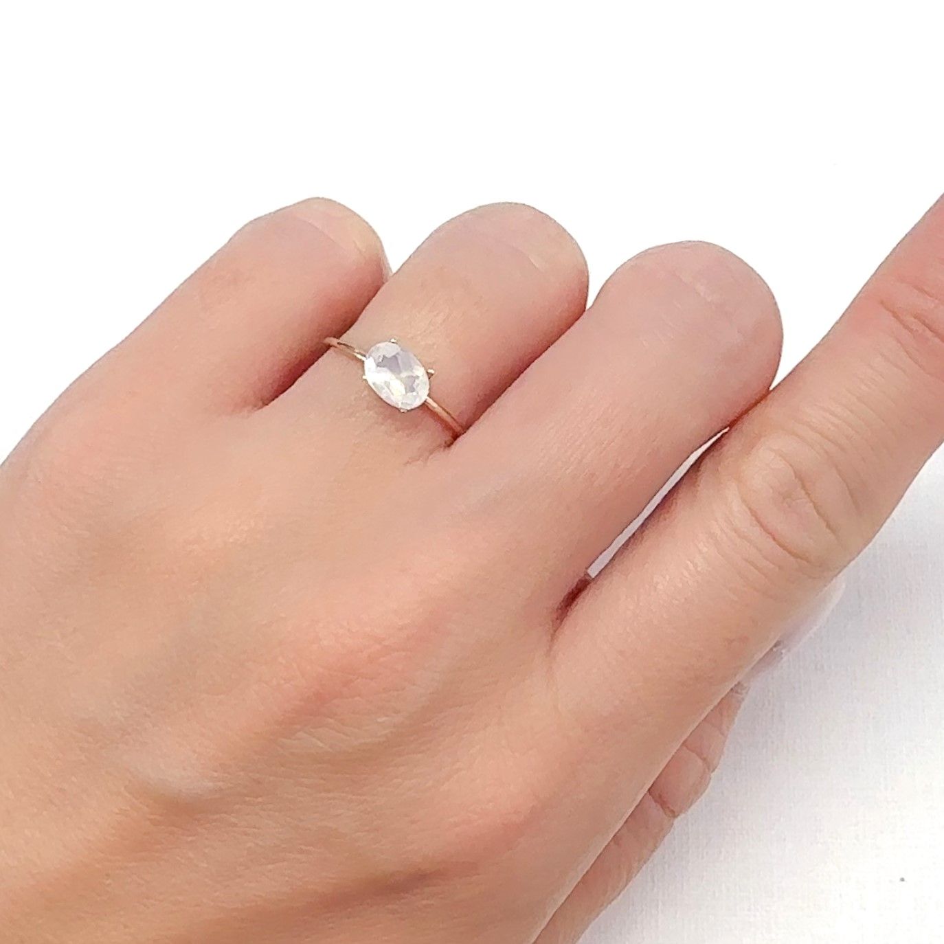 ムーンストーン(宝石名オーソクレース)インド/スリランカ産 0.72ct 識別済[240527739]6.9x5mm前後