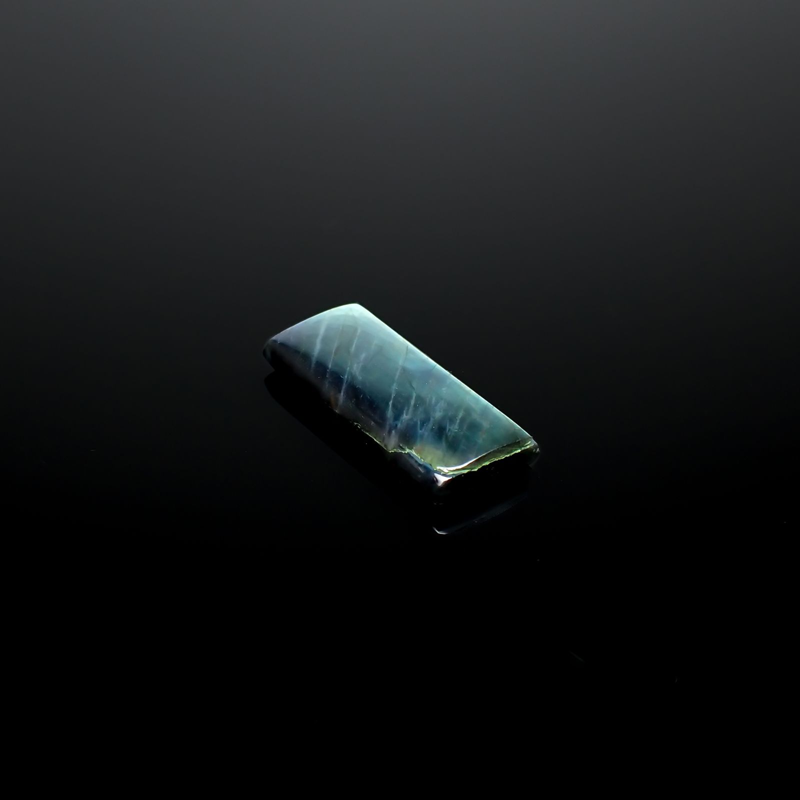 スペクトロライト フィンランド・ユレマ産 7.60ct[240125477]21.1x9.1mm前後