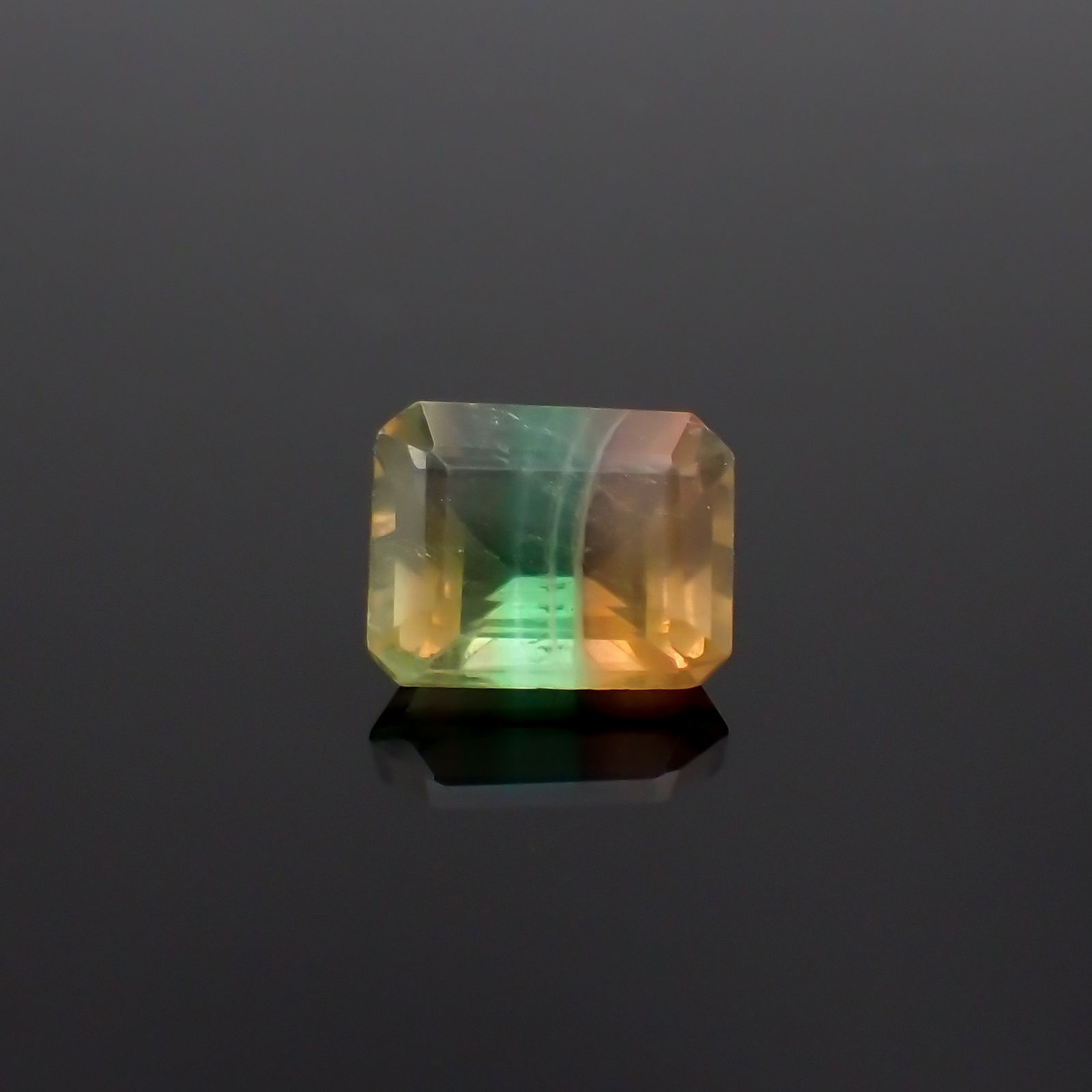 バイカラーフローライト フルオレッセンス ブラジル産 3.62ct[230722981]9.9x8mm前後