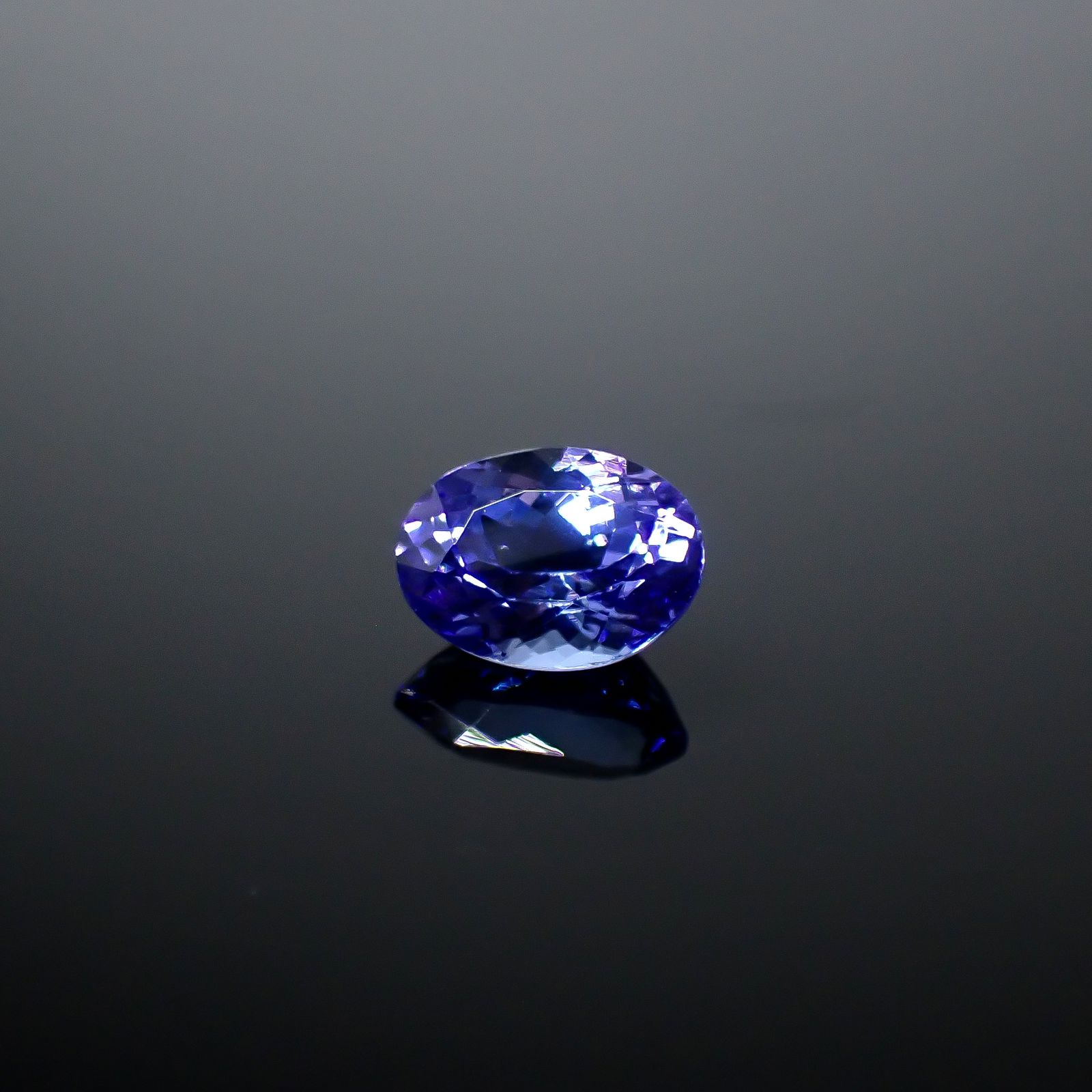 タンザナイト(宝石名タンザナイト)タンザニア産 識別済 1.45ct / 7.9x5.9mm前後 [251031247]