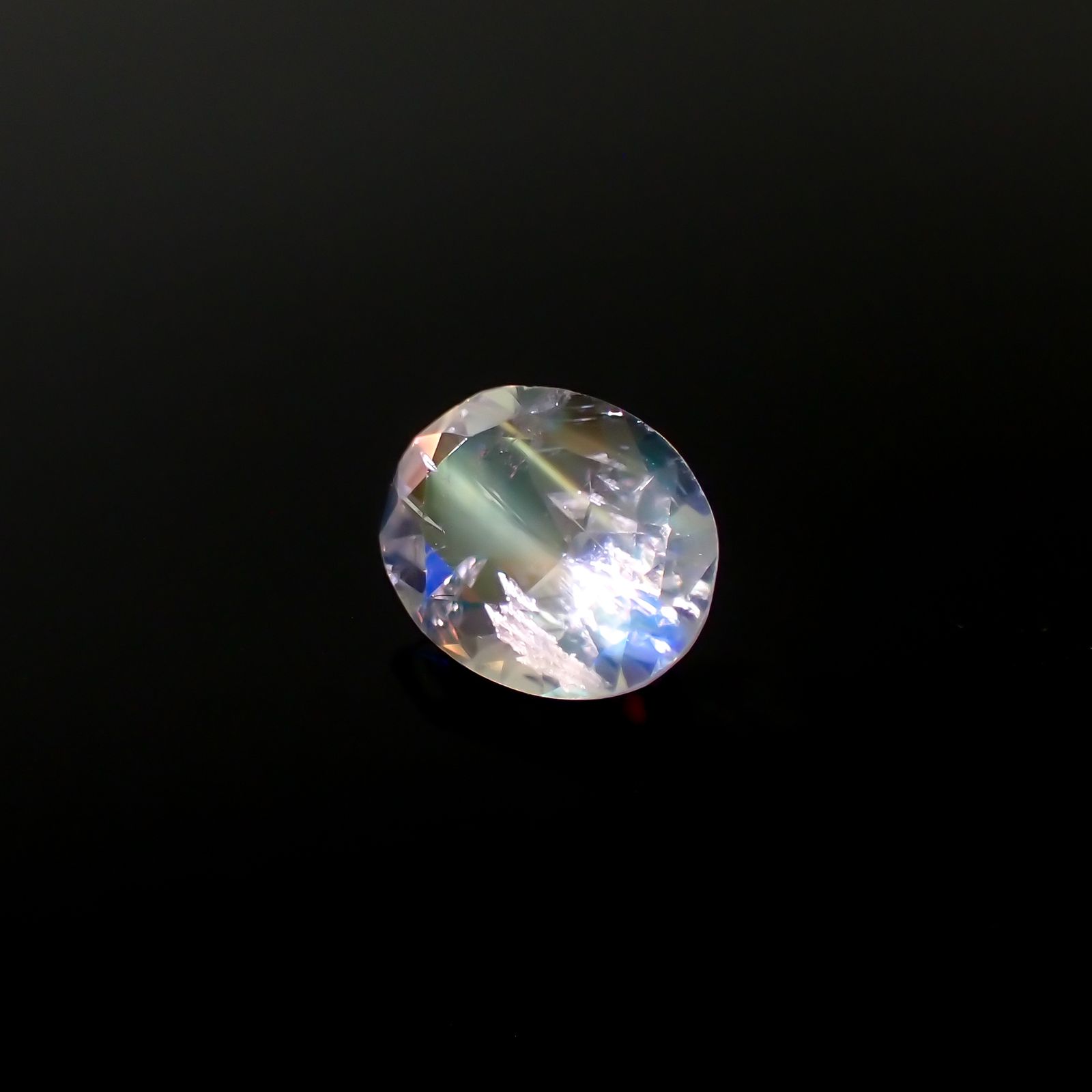 レインボームーンストーン タンザニア産 0.84ct[231023579]7.6x5.8mm前後