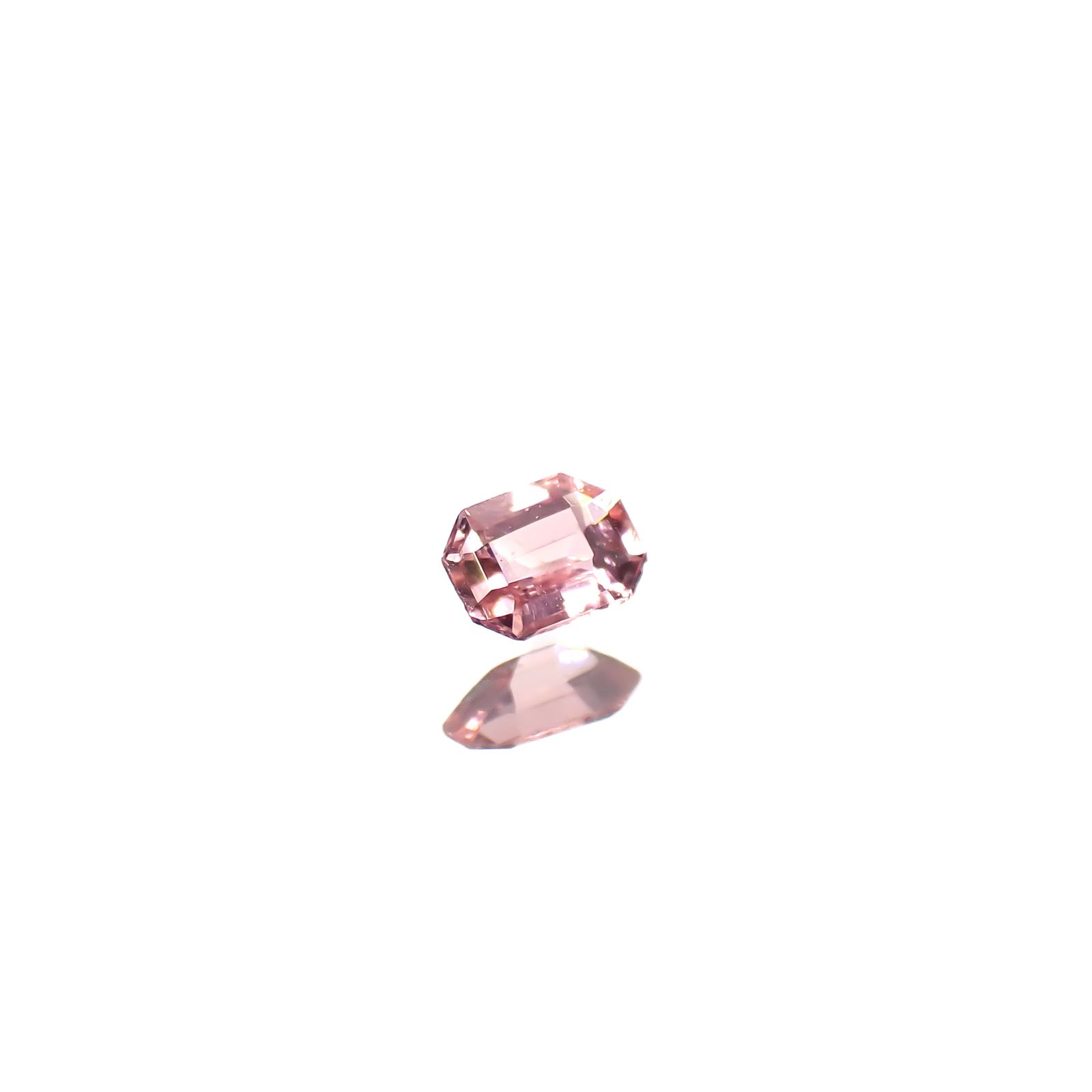 ヴェイリネナイト(宝石名ベイリネナイト)パキスタン産 0.033ct 識別済[240628342]2.3x1.7mm前後