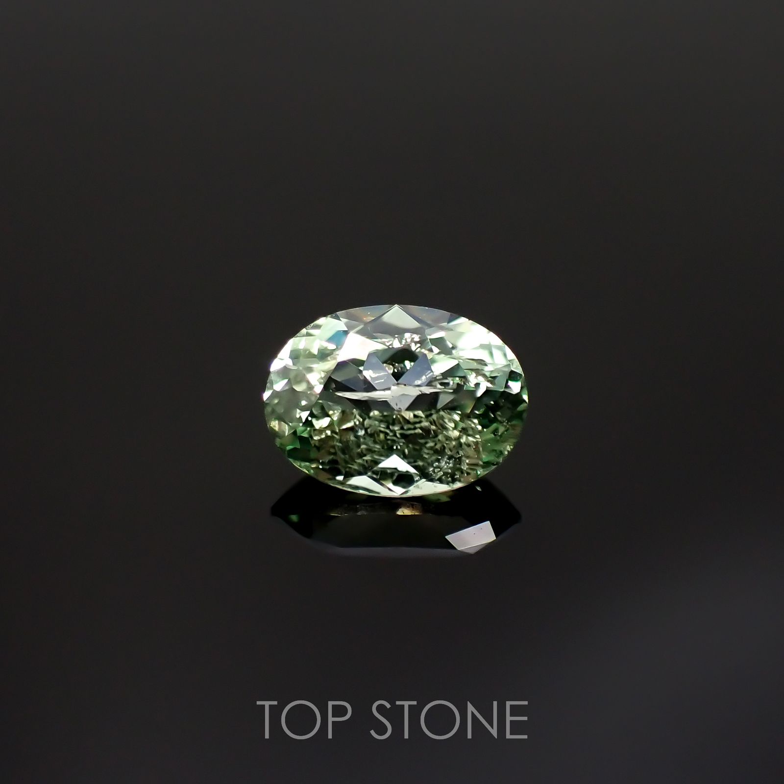 バナジウムコーネルピン(宝石名コーネルピン)タンザニア・タンガ州産 0.63ct 識別済[220716760]6.4x4.7mm前後