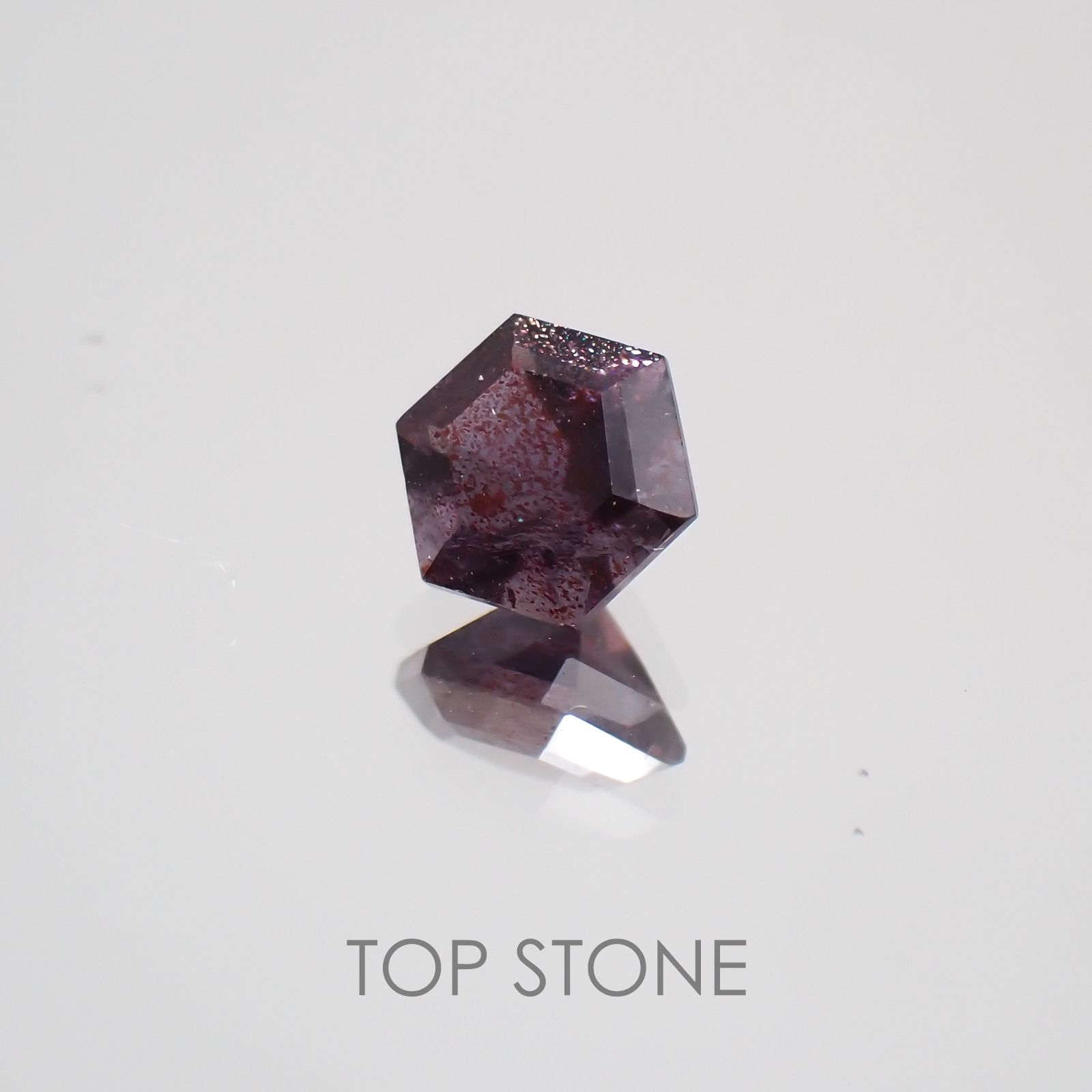 ◇ヘキサゴンカット◇ブラッドショットアイオライトSA インド産 ルース 0.28ct[210210084]4.1×4.1mm前後