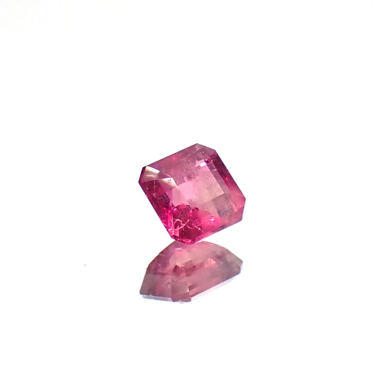 レッドベリル/ピンクベリル アメリカ・ユタ州産 0.12ct [250530374]3x2.9mm前後