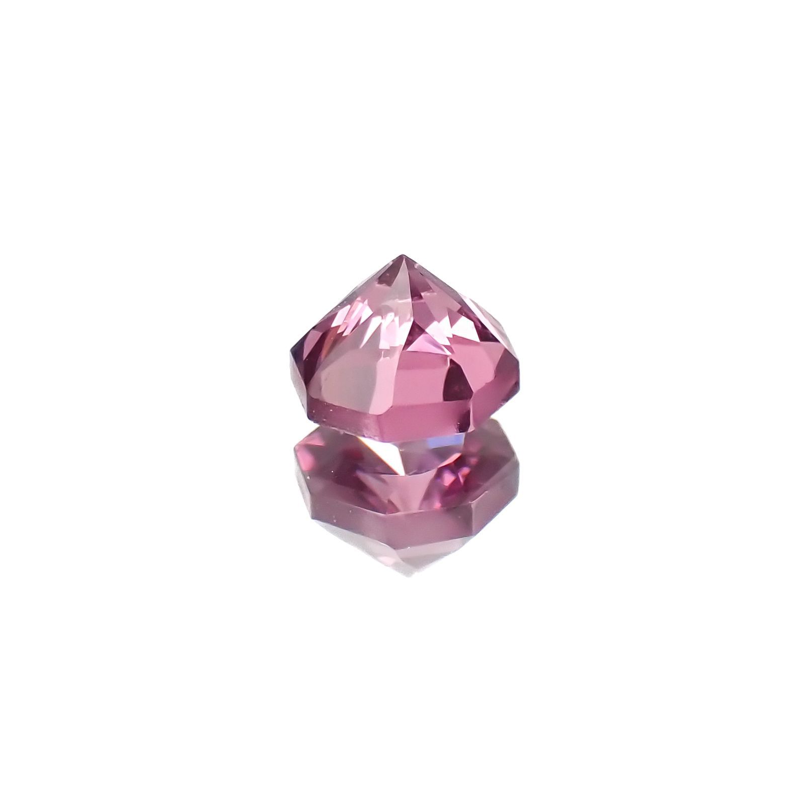 ◇オクタゴンカット◇カラーシフトマラヤガーネットSA(宝石名ガーネット)タンザニア産 0.38ct 識別済[220918045]4x3.9mm前後