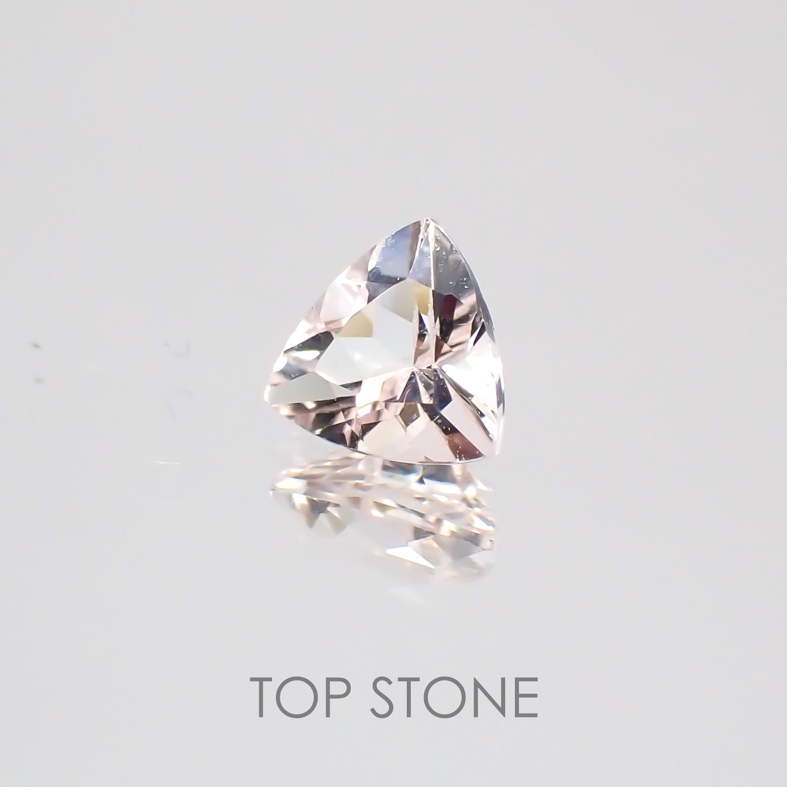 モルガナイト(宝石名モルガナイト) ナイジェリア産 0.37ct 識別済[20128568]5.1×5.3mm前後
